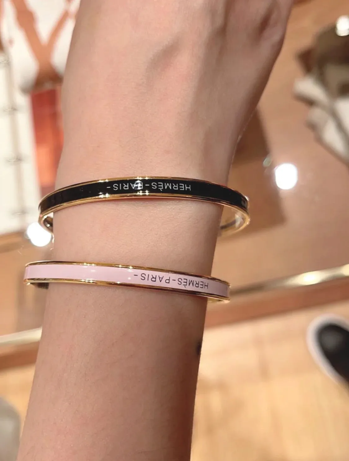 Narrow Enamel Bangle in Rose Gold D15517544 — view 7