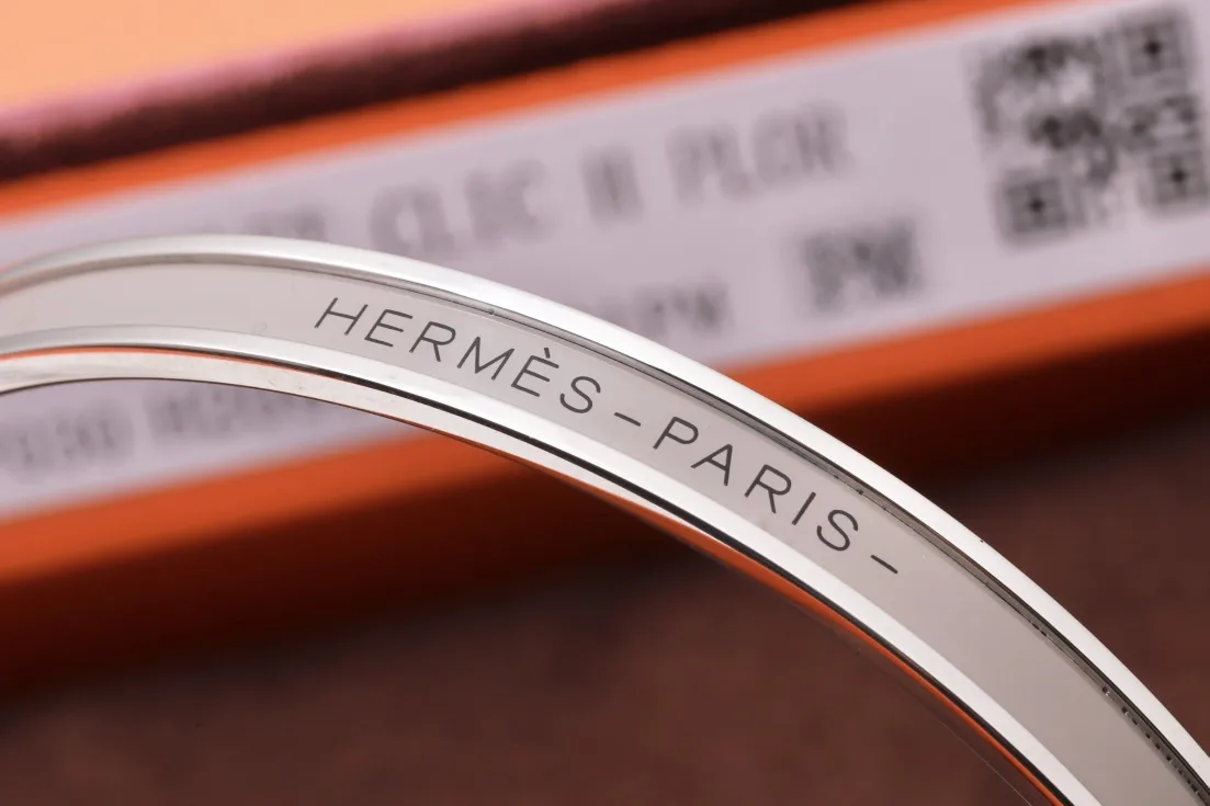 Narrow Enamel Bangle Bracelet D15517542 — view 5
