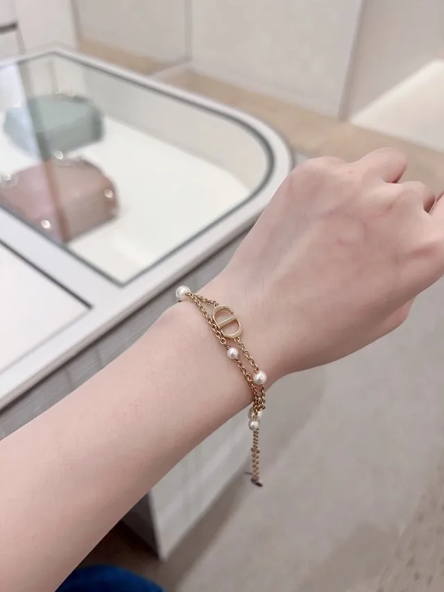 CD Logo Faux Pearl Tassel Bracelet (Brass) D14017469 — view 8