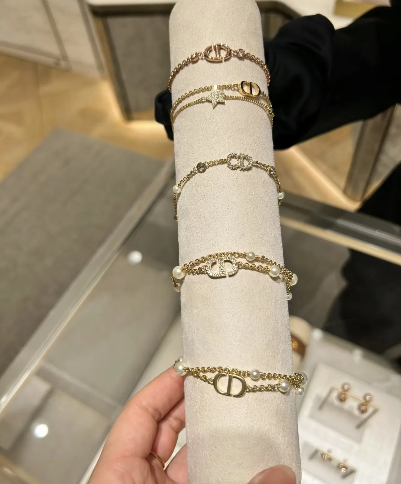 CD Logo Faux Pearl Tassel Bracelet (Brass) D14017469 — view 9