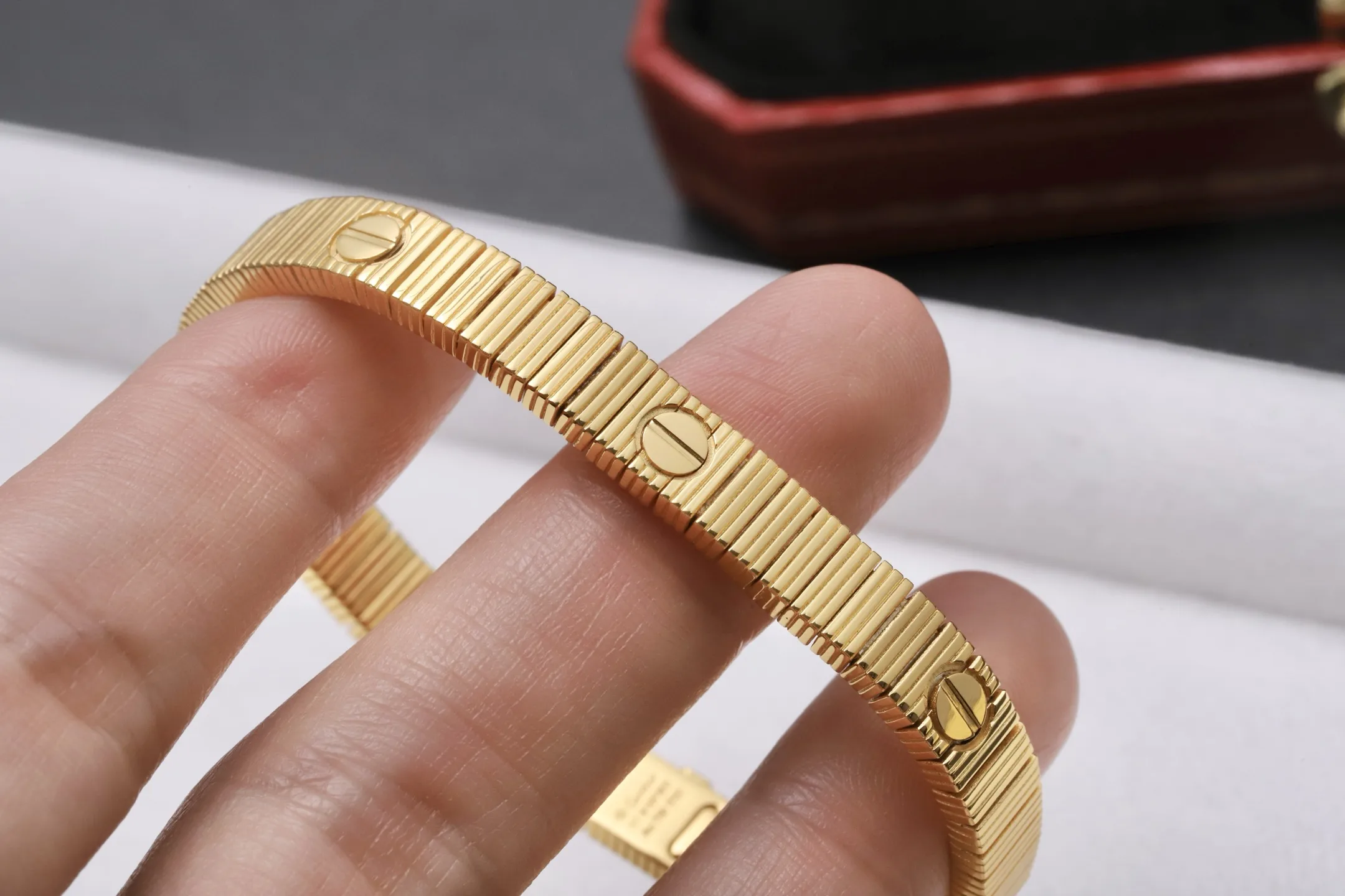 Love Unlimited Screw Motif Link Bracelet D22516893 — view 4