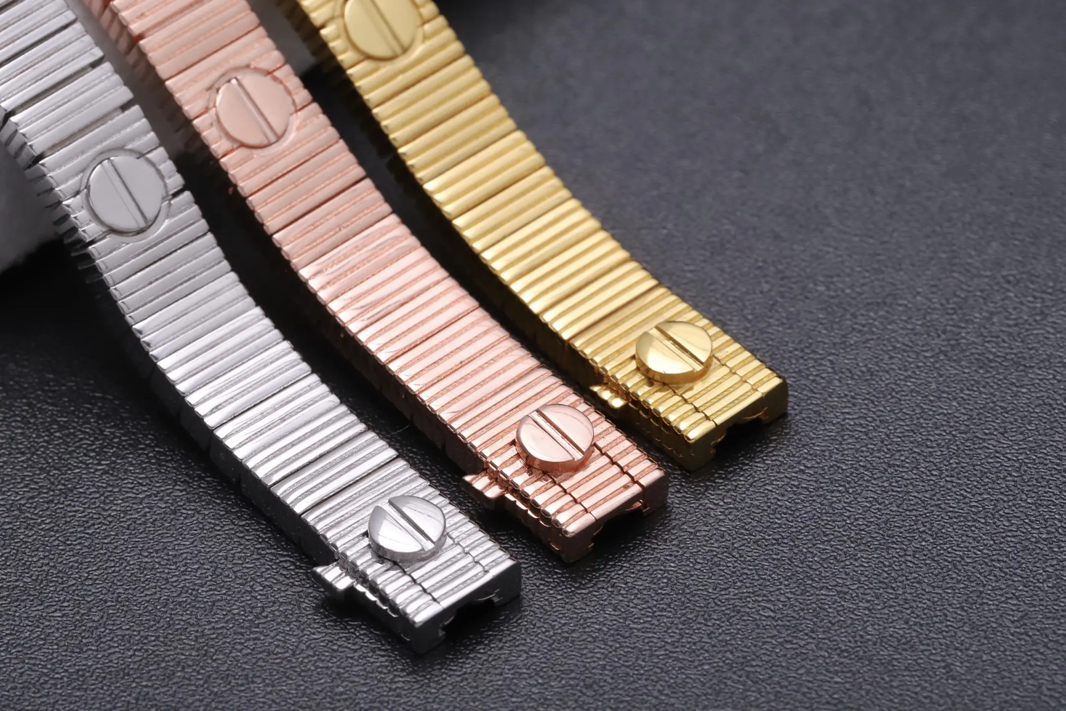 Love Unlimited Screw Motif Link Bracelet D22516893 — view 6