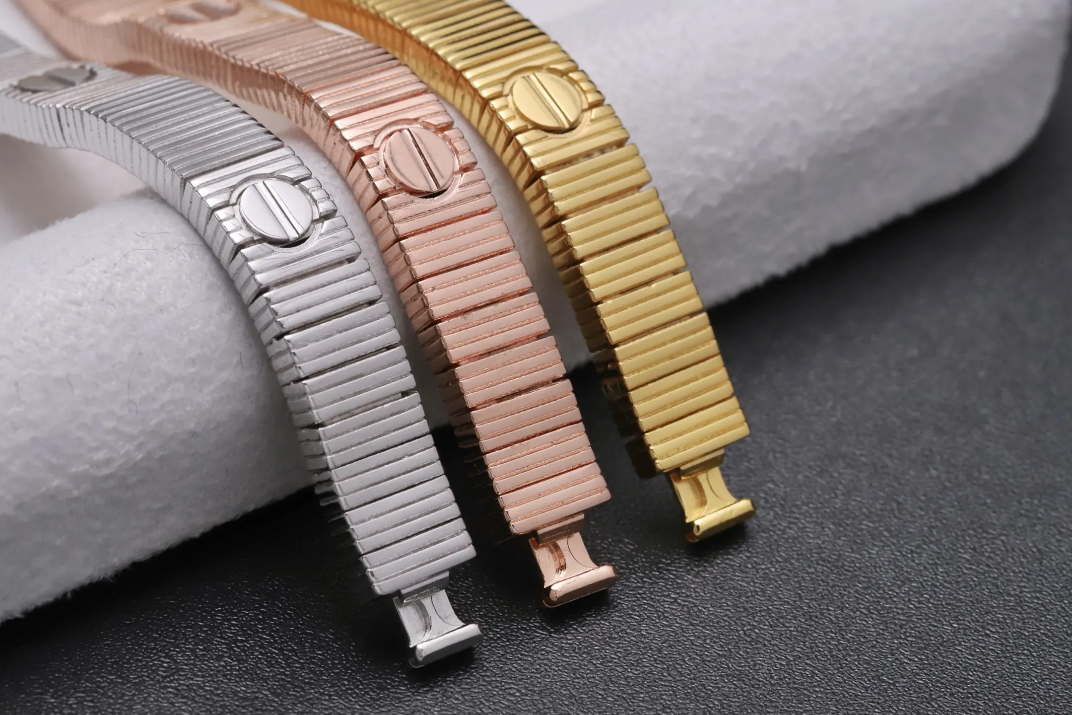 Love Unlimited Screw Motif Link Bracelet D22516893 — view 7