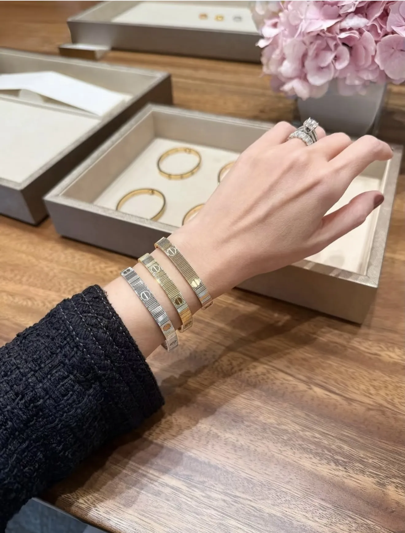 Love Unlimited Screw Motif Link Bracelet D22516893 — view 17