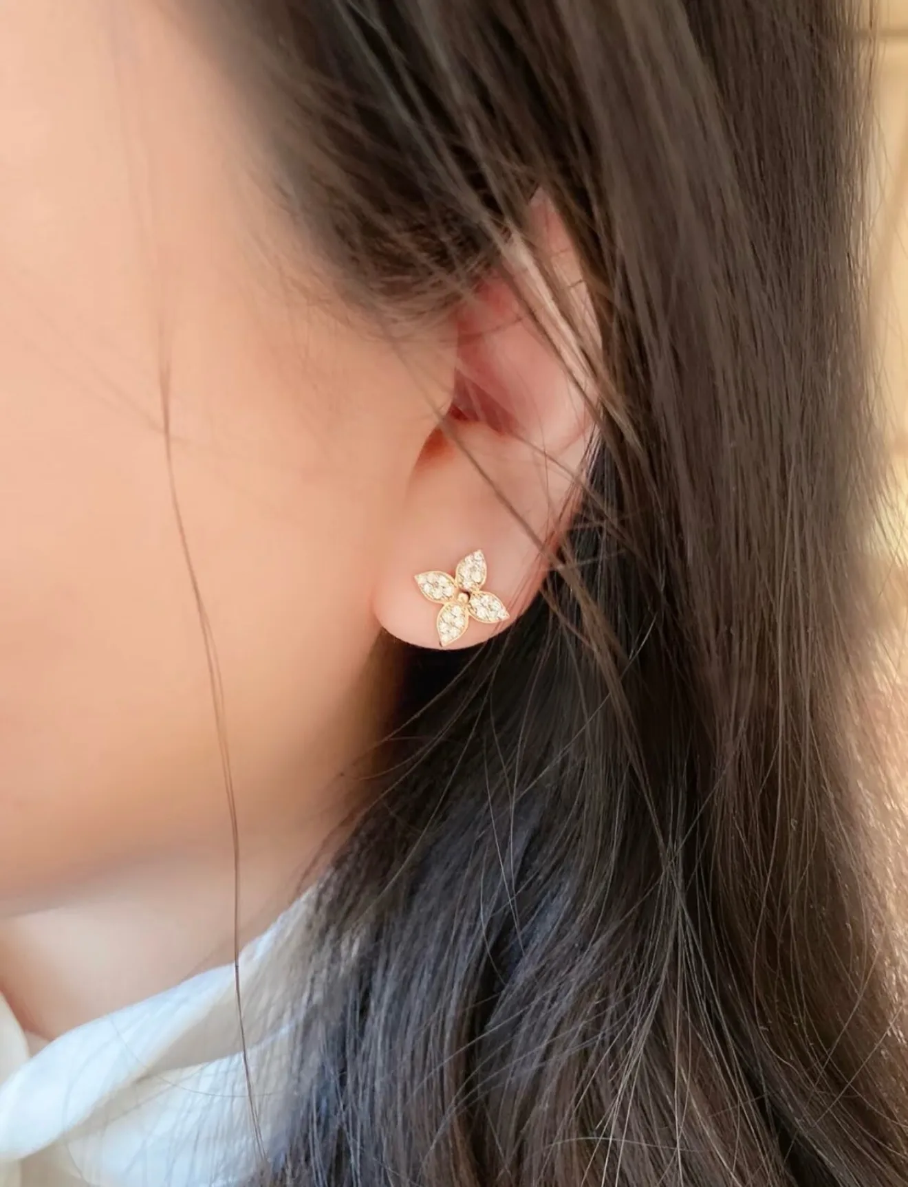 Clover Pavé Crystal Stud Earrings D10516806 — view 8