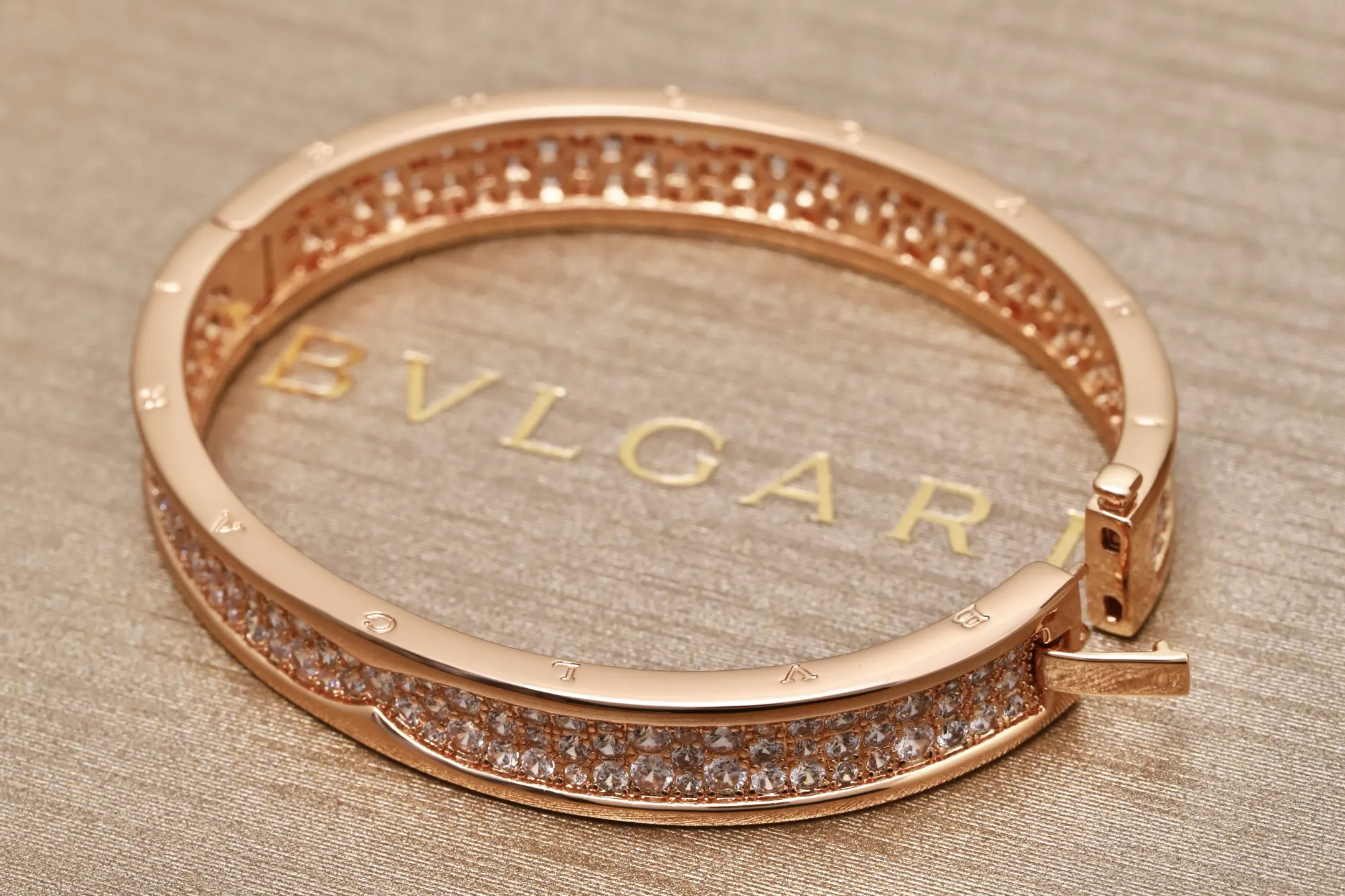 B.zero1 Rock Pave-Set Bangle D19017676 — view 7