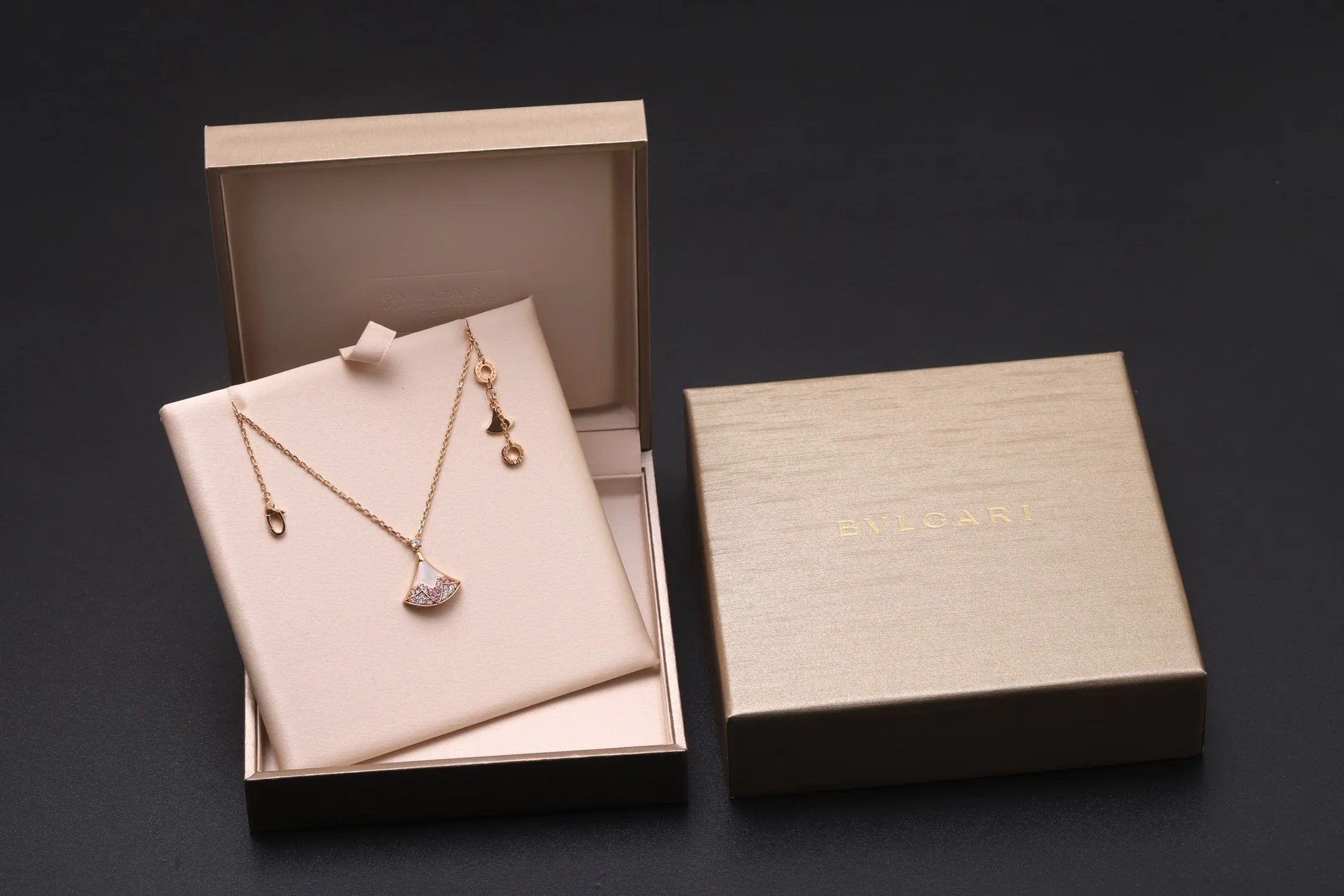 Divas' Dream Qixi Limited Edition Pendant Necklace D24016973 — view 2
