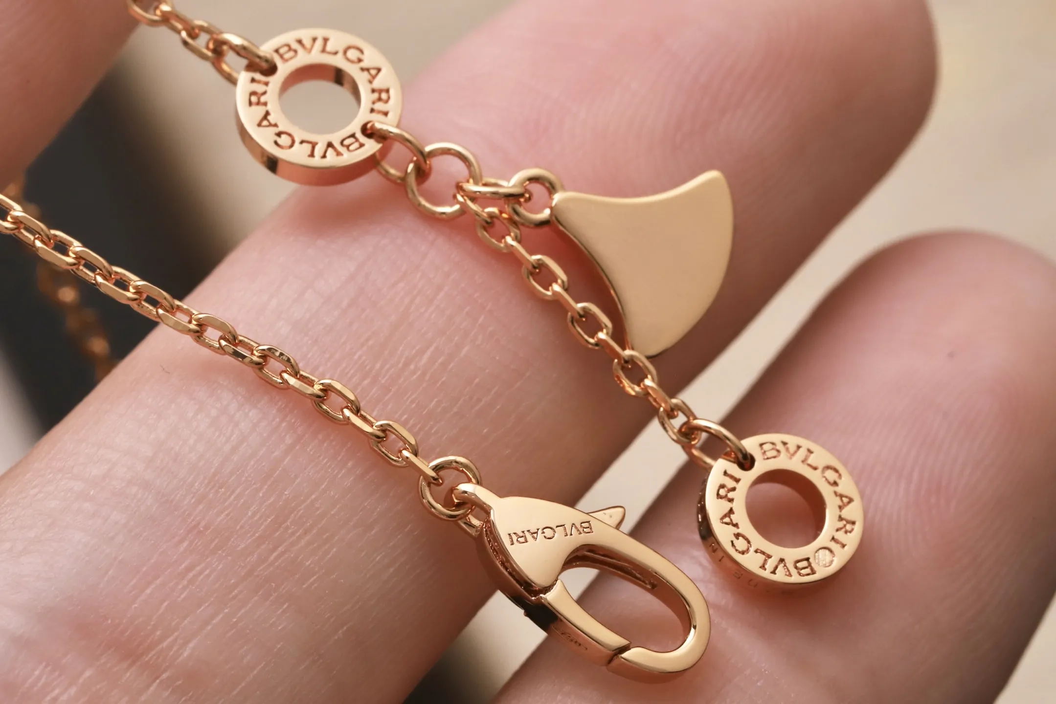 Divas' Dream Qixi Limited Edition Pendant Necklace D24016973 — view 5