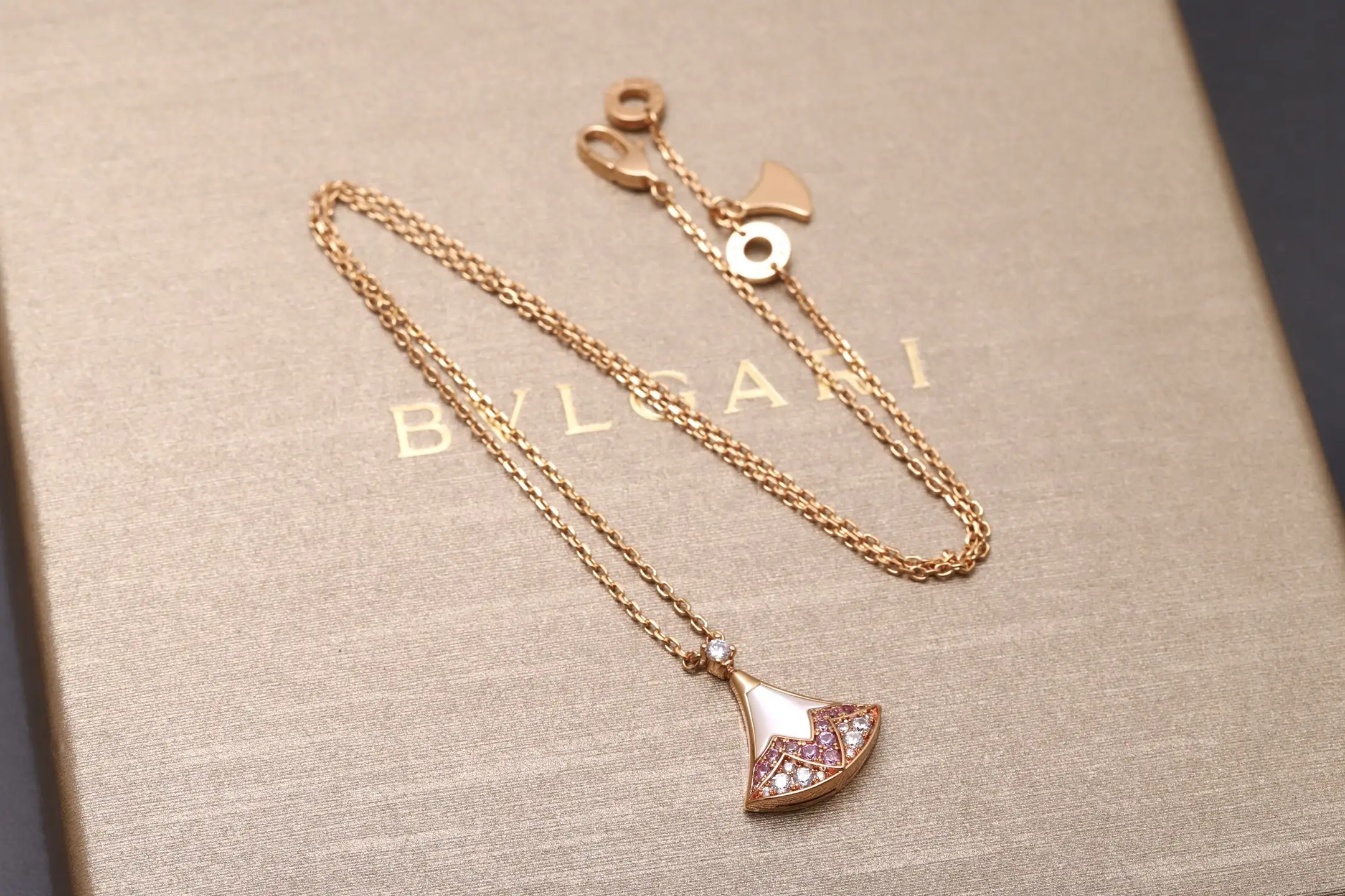 Divas' Dream Qixi Limited Edition Pendant Necklace D24016973 — view 7