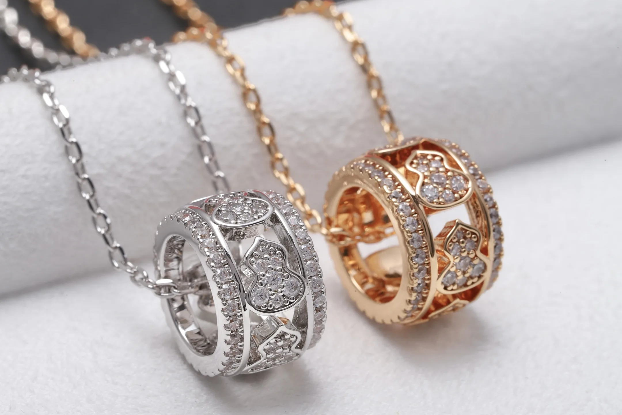 Wulu Crystal-Embellished Barrel Pendant Necklace (Gold-Plated Brass) D16016803 — view 4