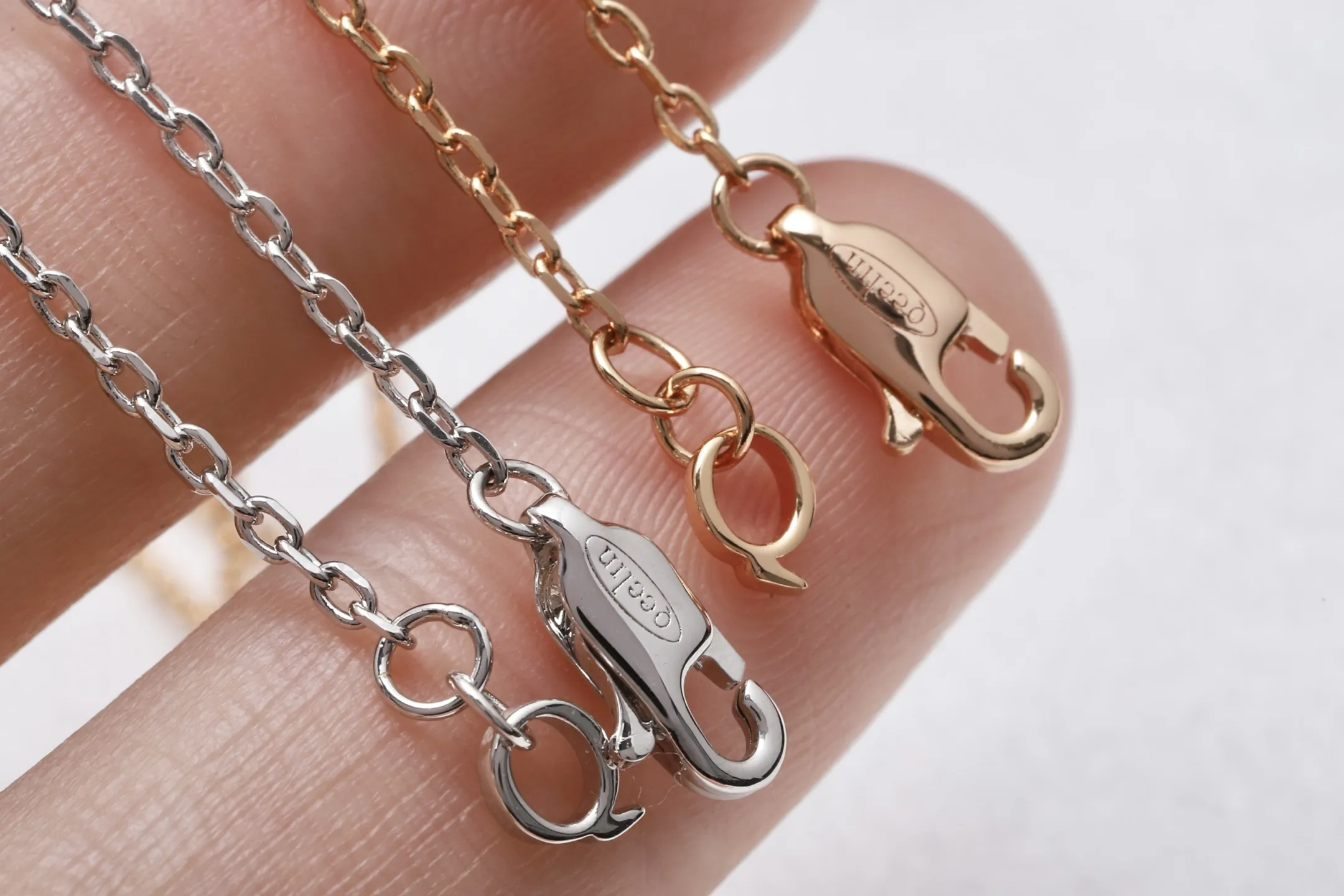 Wulu Crystal-Embellished Barrel Pendant Necklace (Gold-Plated Brass) D16016803 — view 9
