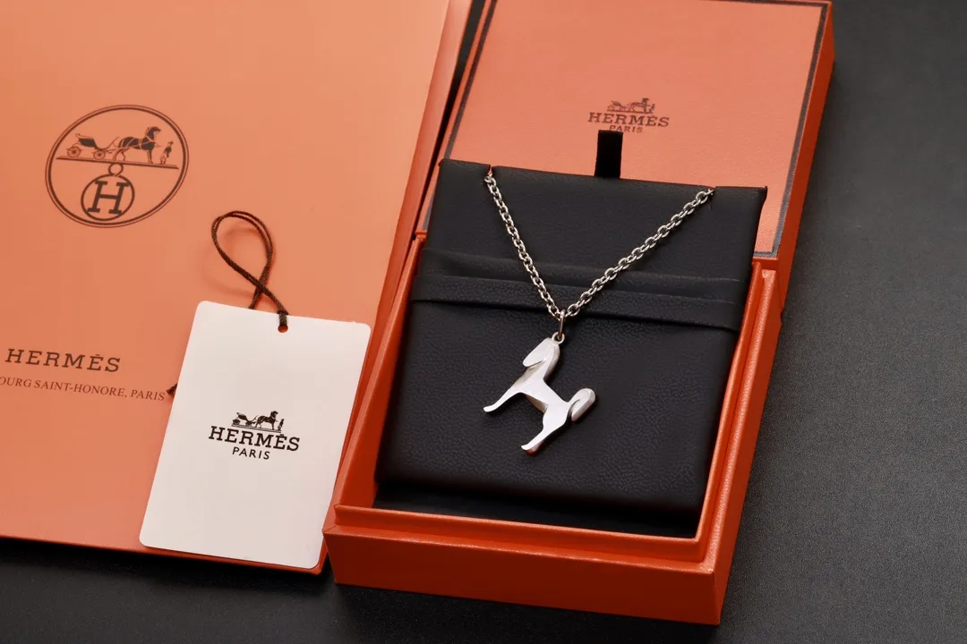 Brushed Metal Horse Pendant Necklace D14517712 — view 2