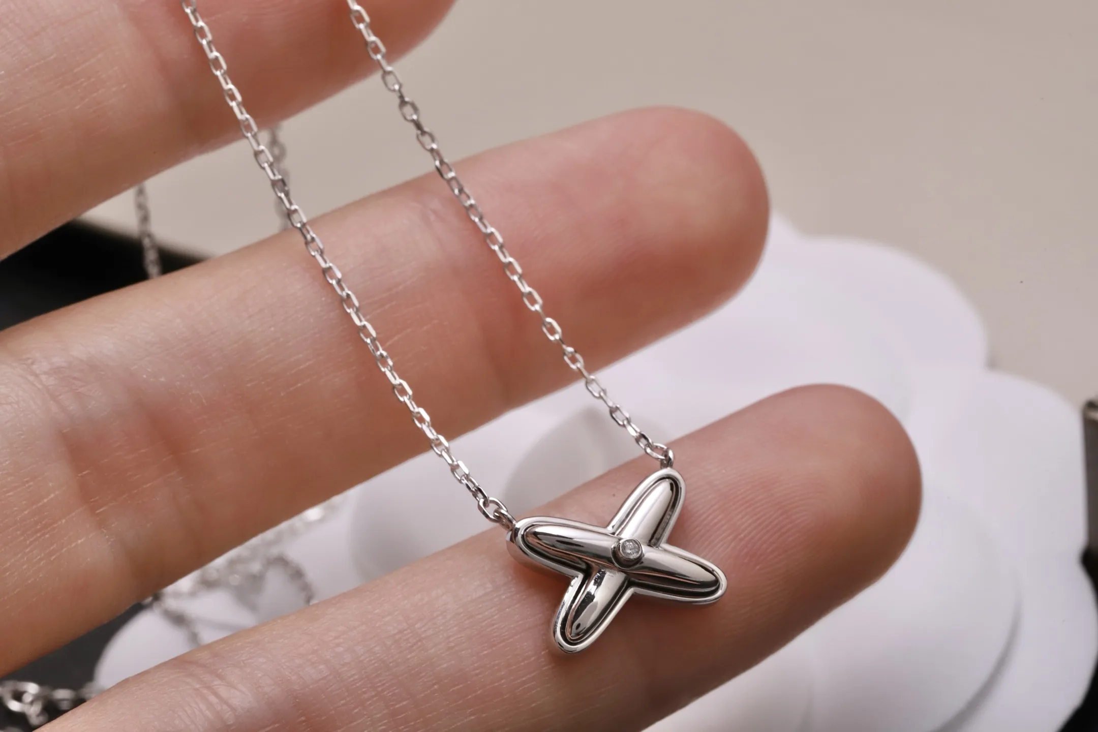 Jeux de Liens Cross Pendant Necklace (Sterling Silver) D22016602 — view 4
