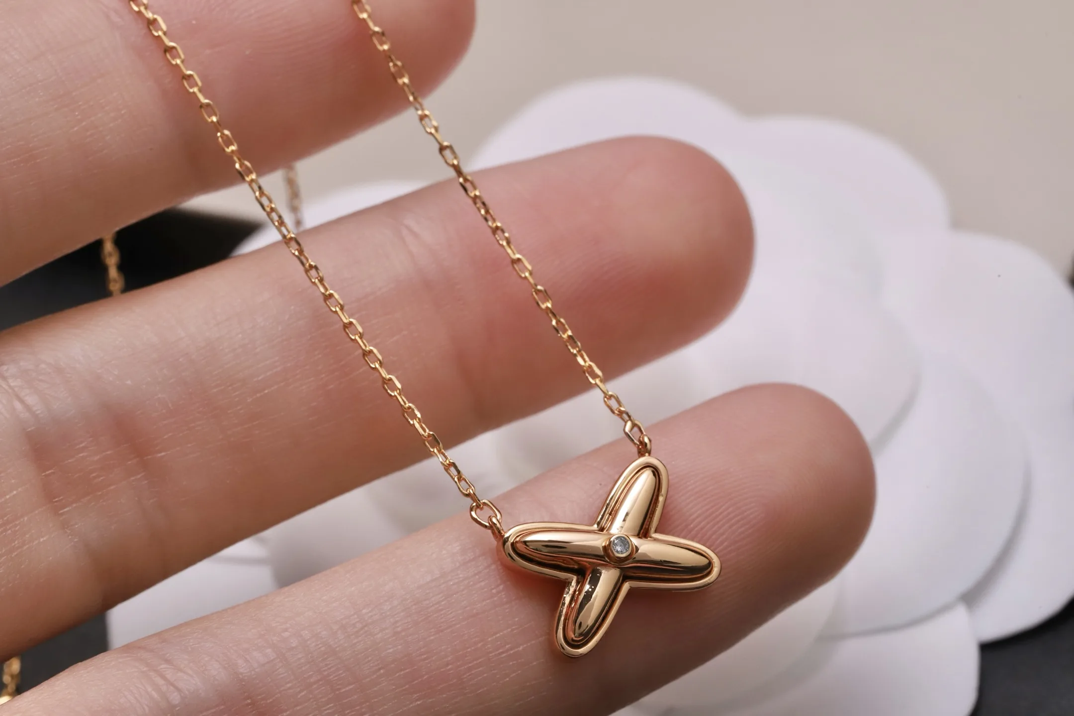 Jeux de Liens Cross Pendant Necklace (Sterling Silver) D22016602 — view 5