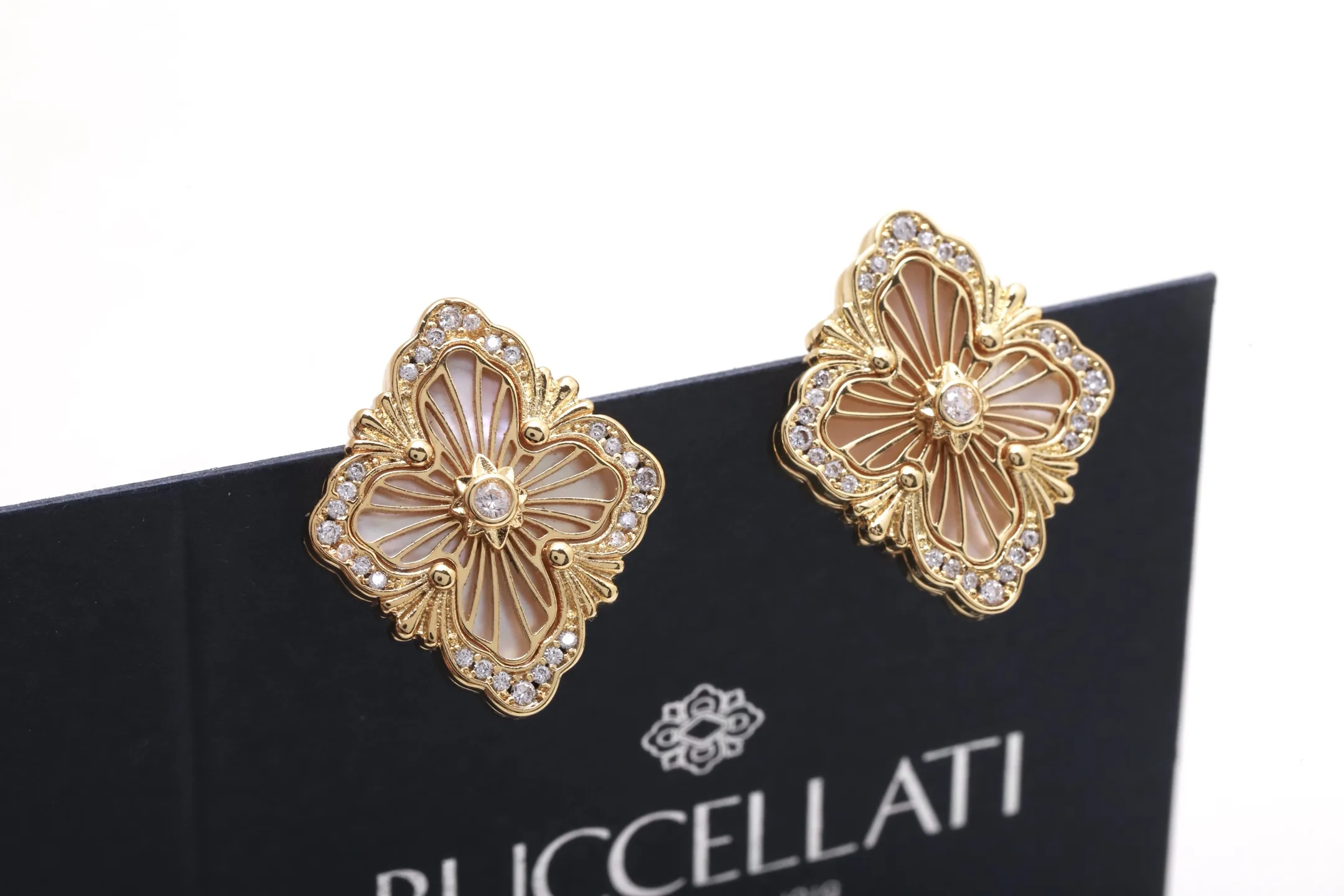 Opera Mother-of-Pearl Earrings (Gold-Plated Brass) D13517616 — view 3