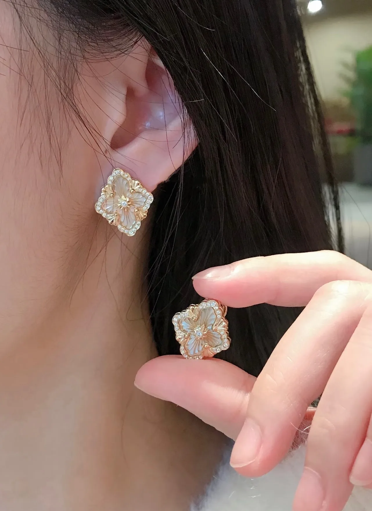 Opera Mother-of-Pearl Earrings (Gold-Plated Brass) D13517616 — view 7