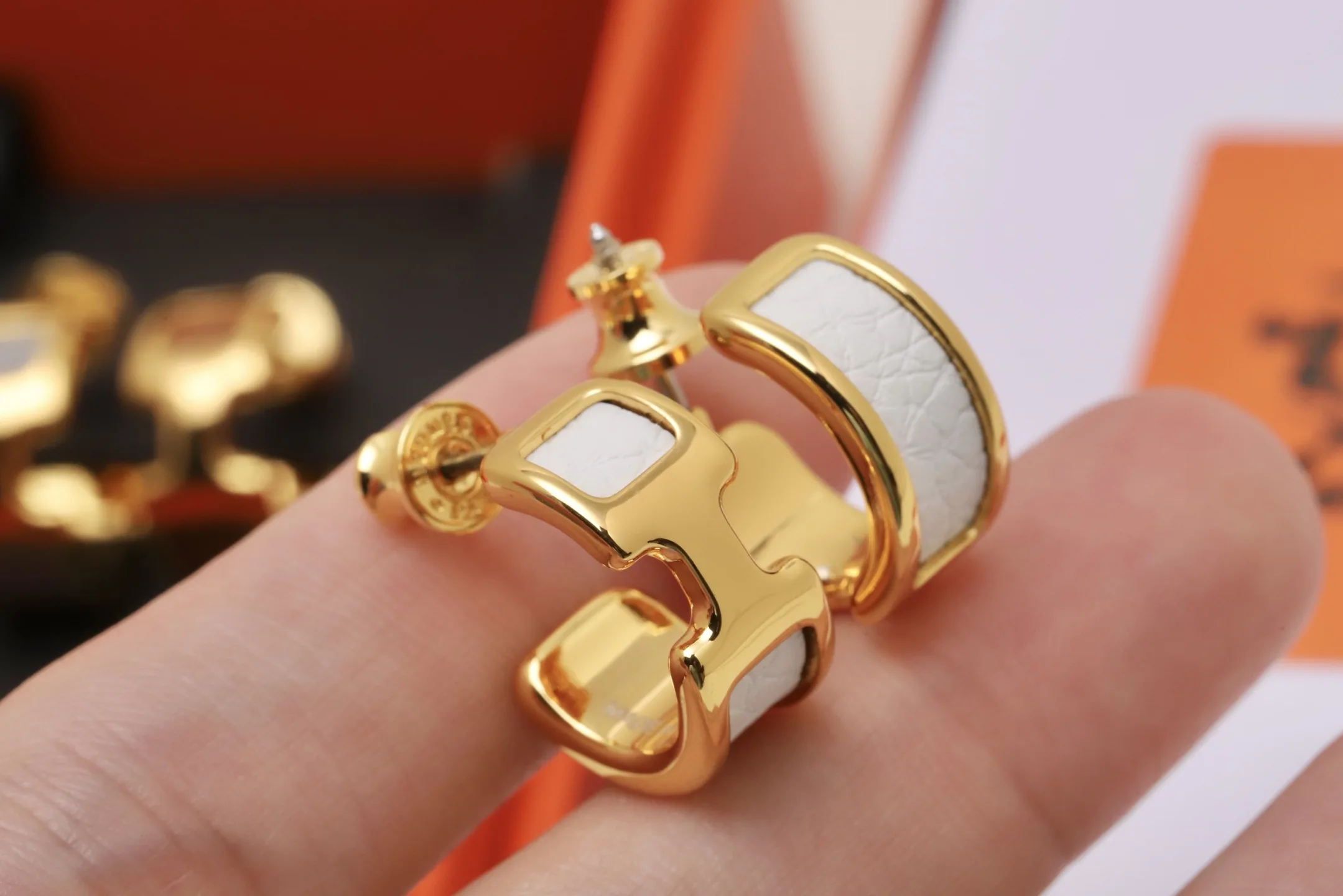 O’Maillon Leather-Inlay Hoop Earrings D14017472 — view 5