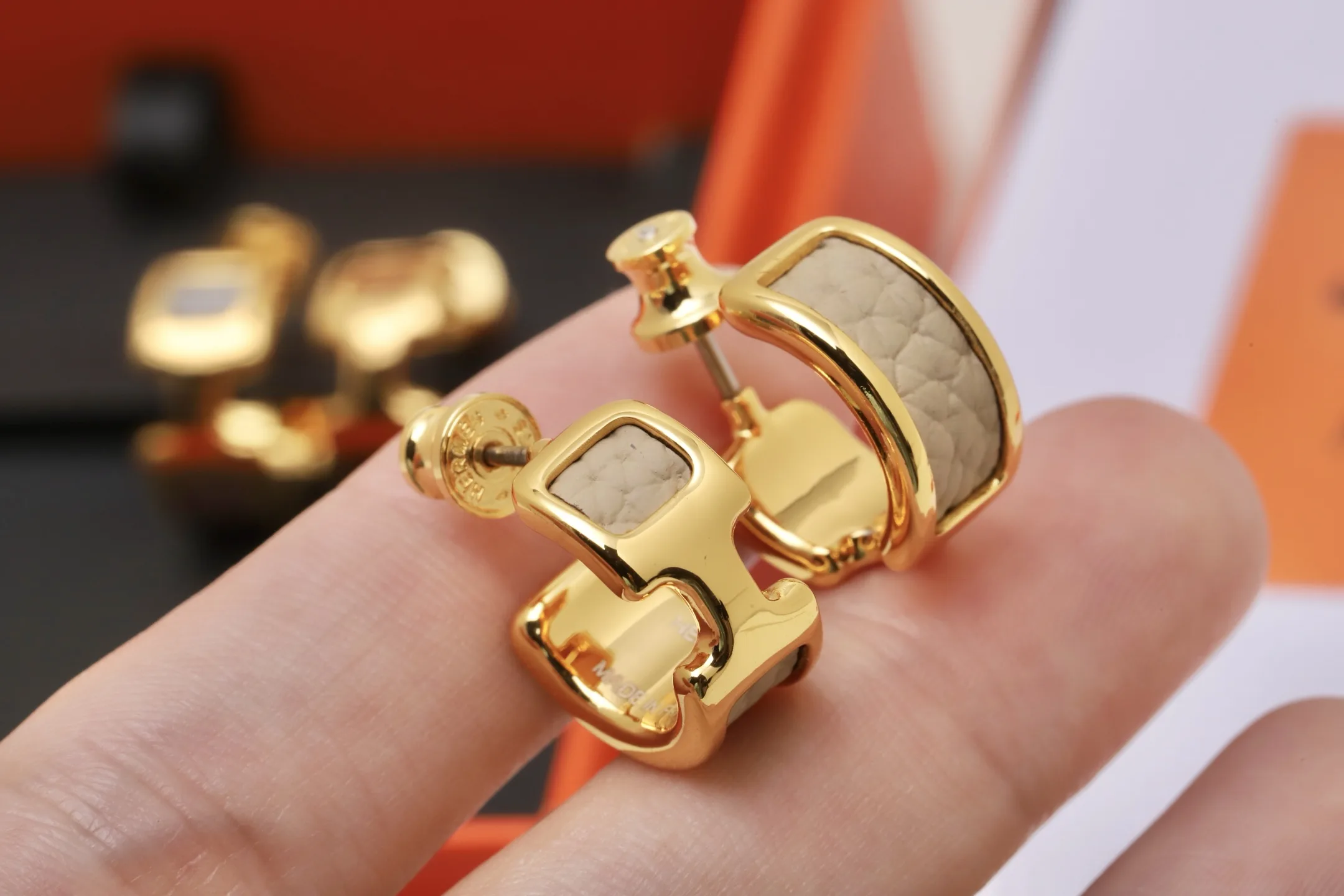 O’Maillon Leather-Inlay Hoop Earrings D14017472 — view 7