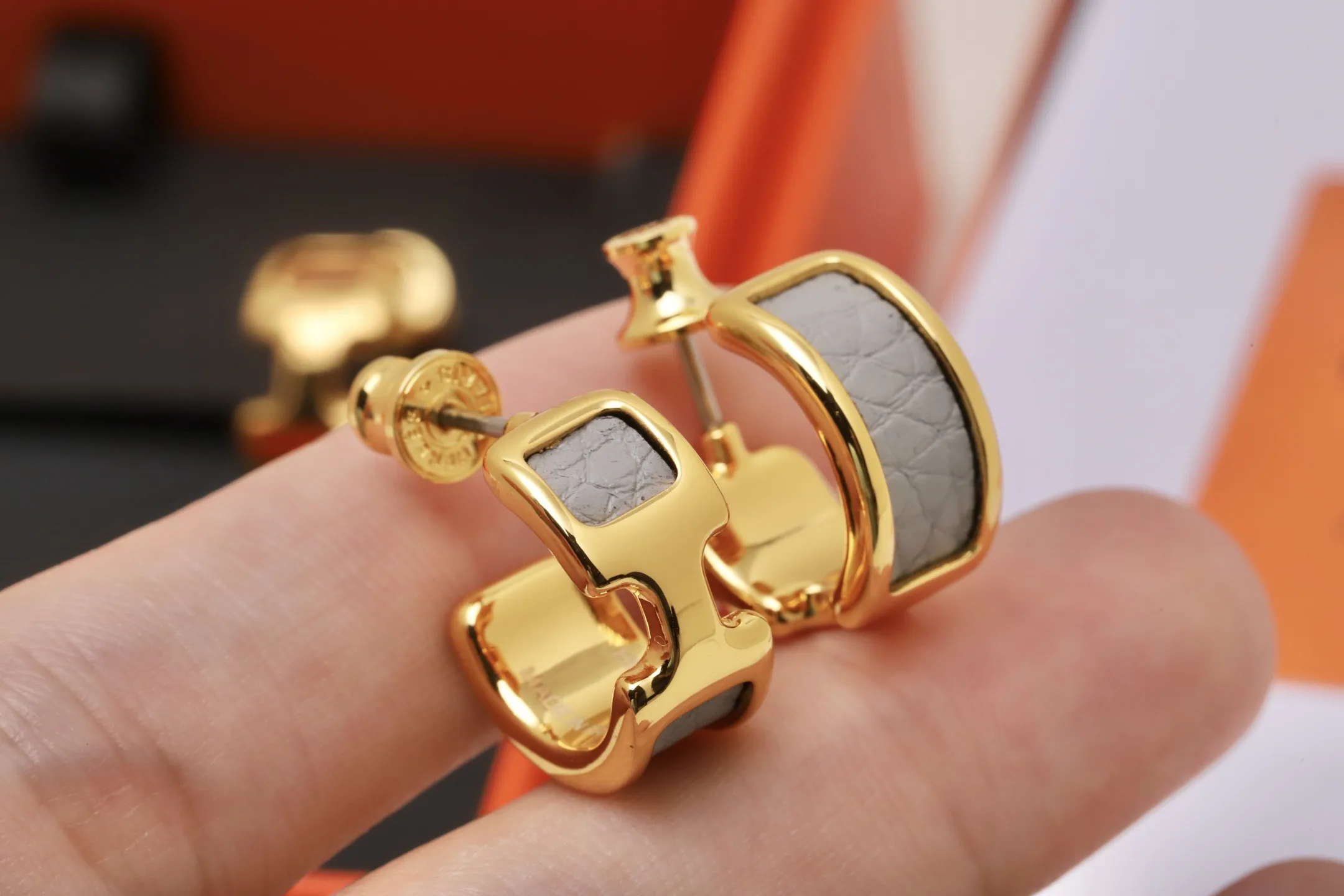 O’Maillon Leather-Inlay Hoop Earrings D14017472 — view 8
