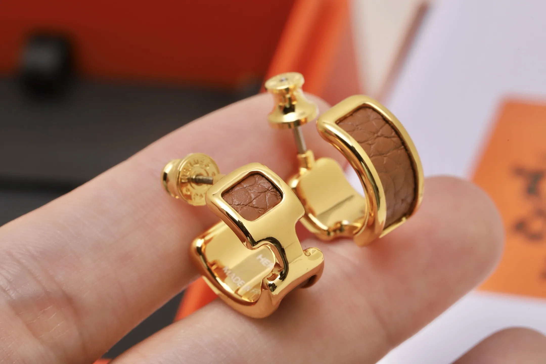 O’Maillon Leather-Inlay Hoop Earrings D14017472 — view 9