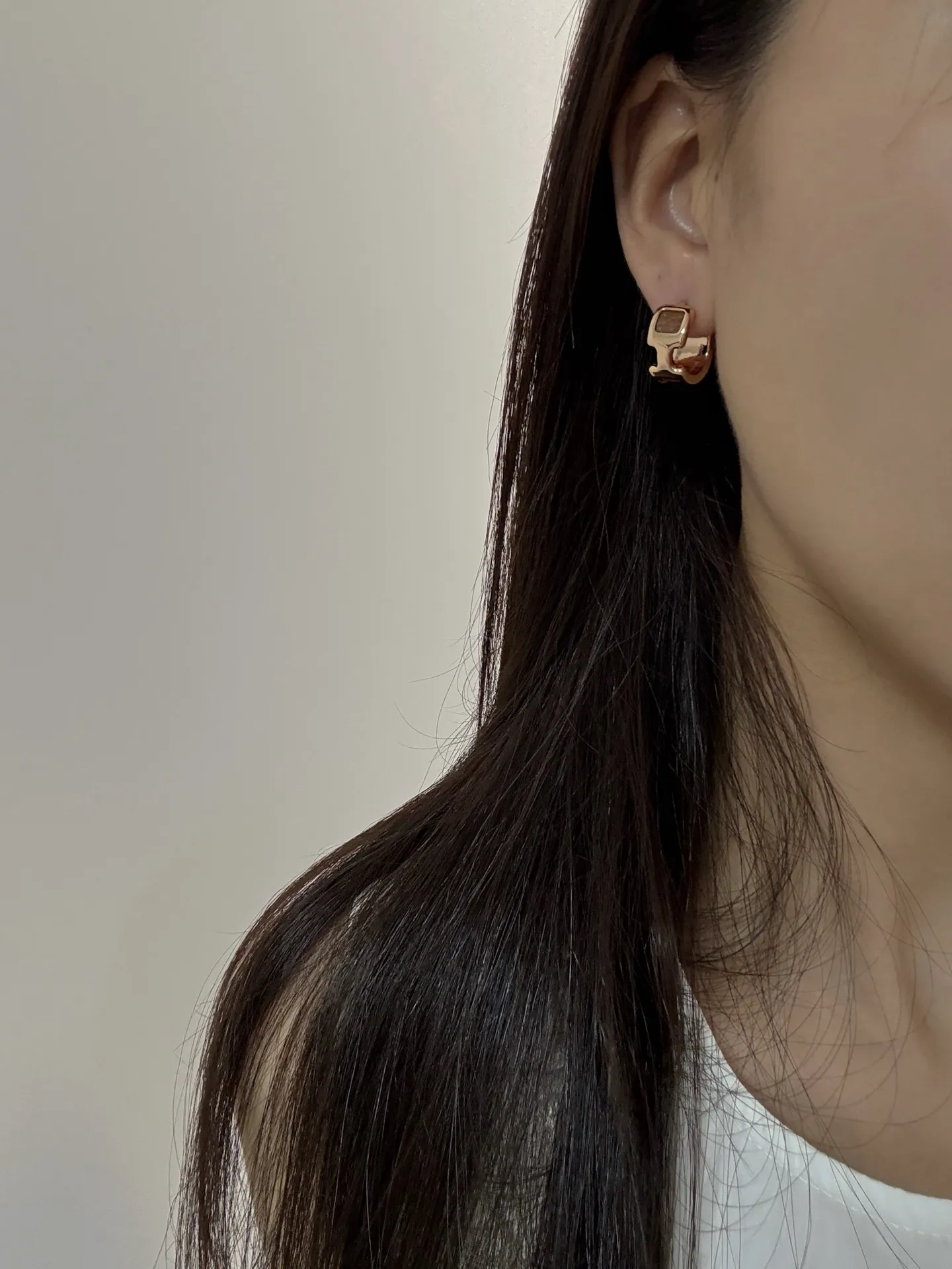 O’Maillon H Stud Earrings D14017471 — view 5