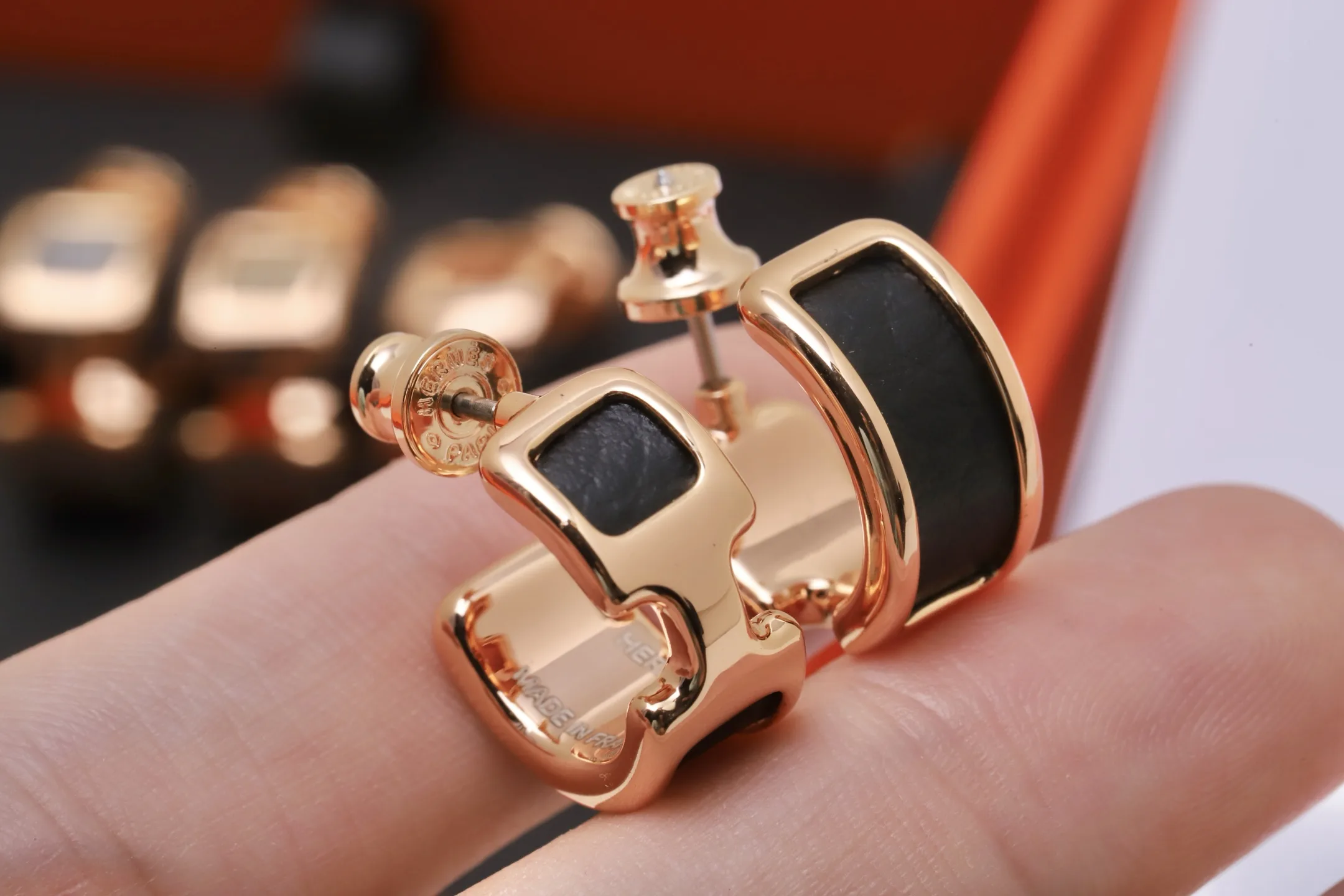 O’Maillon Leather-Inlay Hoop Earrings D14017473 — view 5