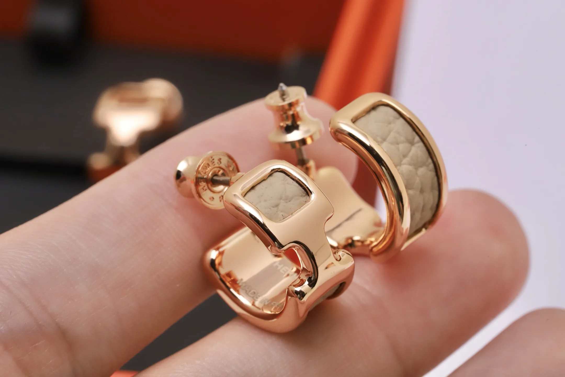 O’Maillon Leather-Inlay Hoop Earrings D14017473 — view 7