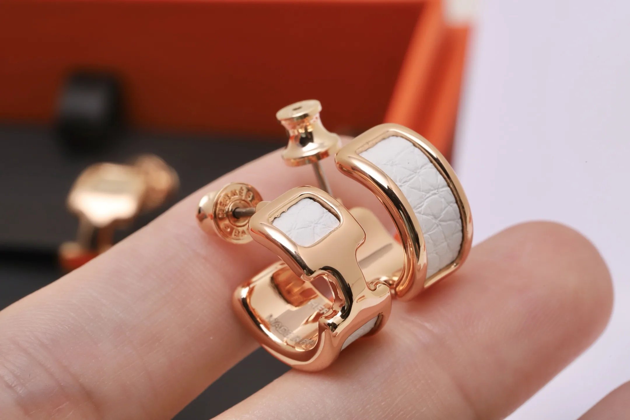 O’Maillon Leather-Inlay Hoop Earrings D14017473 — view 9
