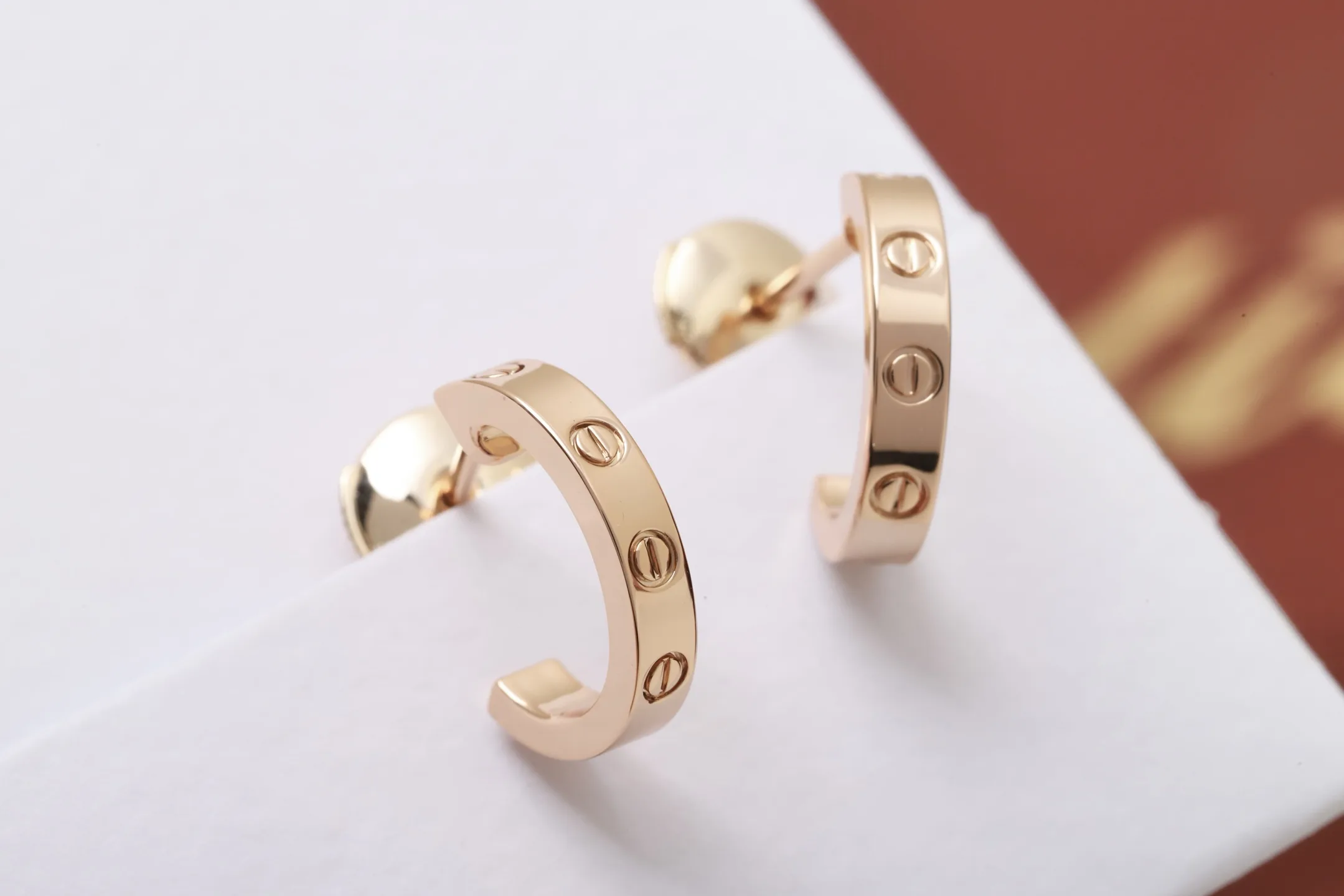 Love Screw Motif Hoop Earrings D15516877 — view 4