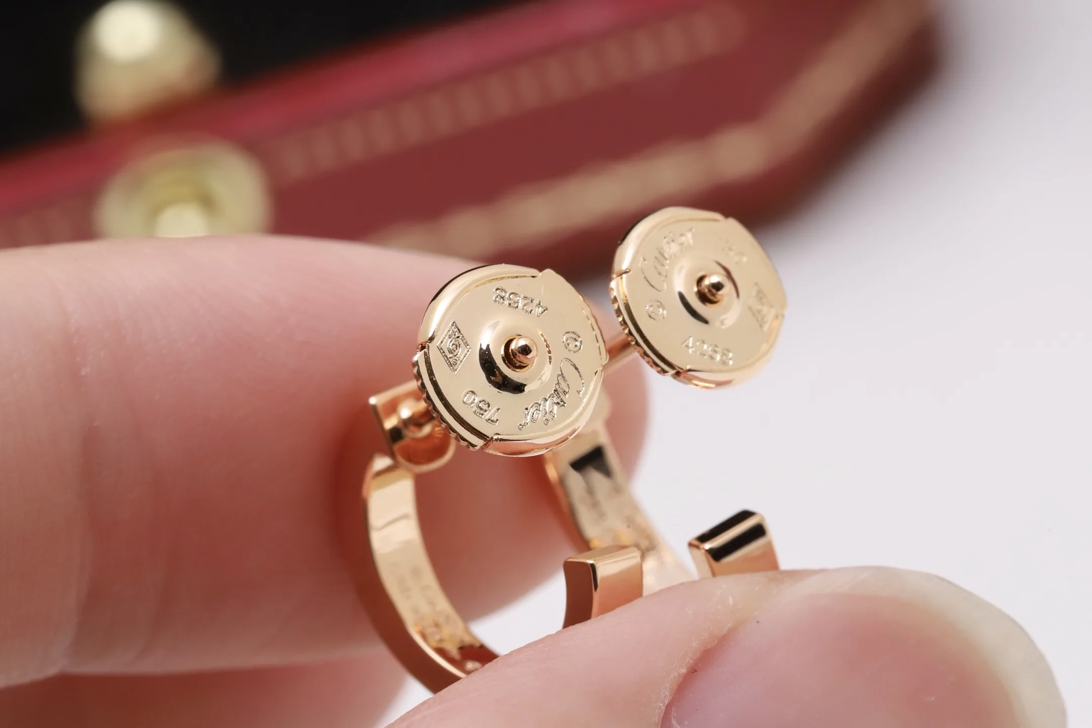 Love Screw Motif Hoop Earrings D15516877 — view 7
