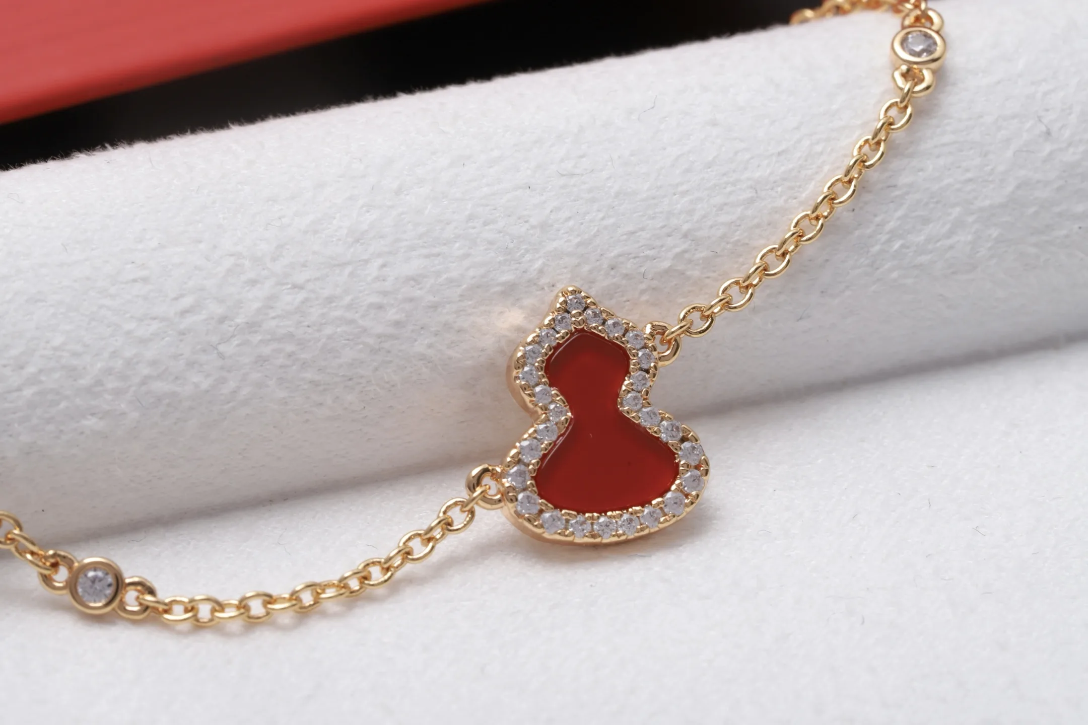 Wulu Agate and Crystal Bracelet (Gold-Plated Brass) D14017083 — view 5