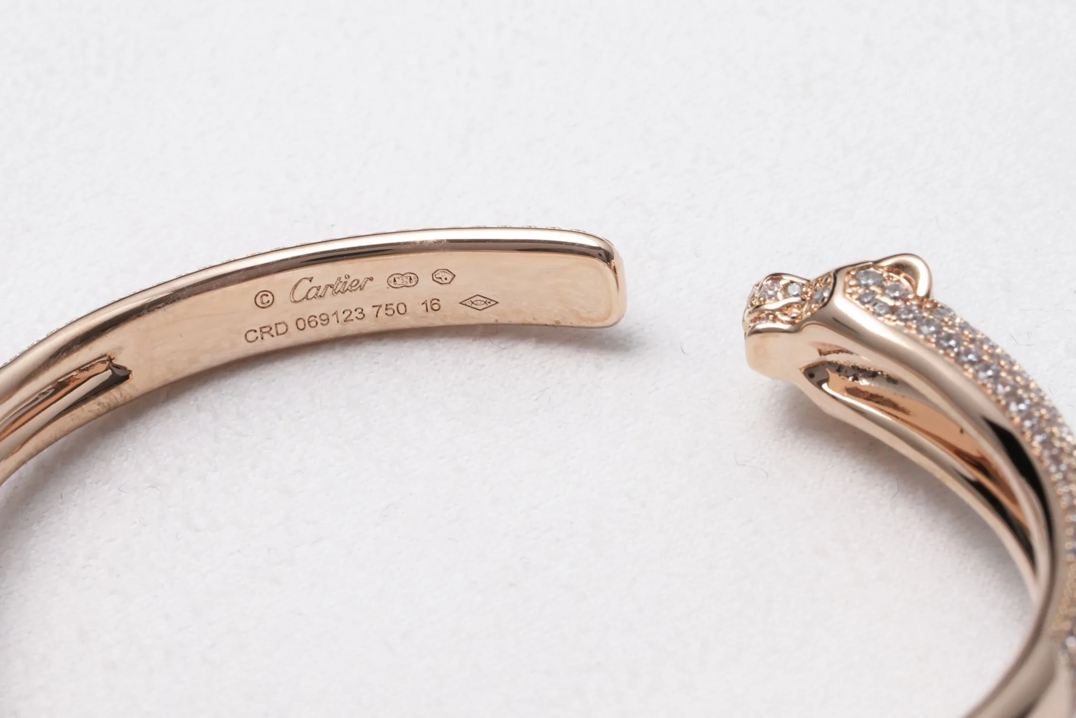 Panthère de Cartier Inspired Crystal Bangle (Gold-Plated Brass) D33017081 — view 7