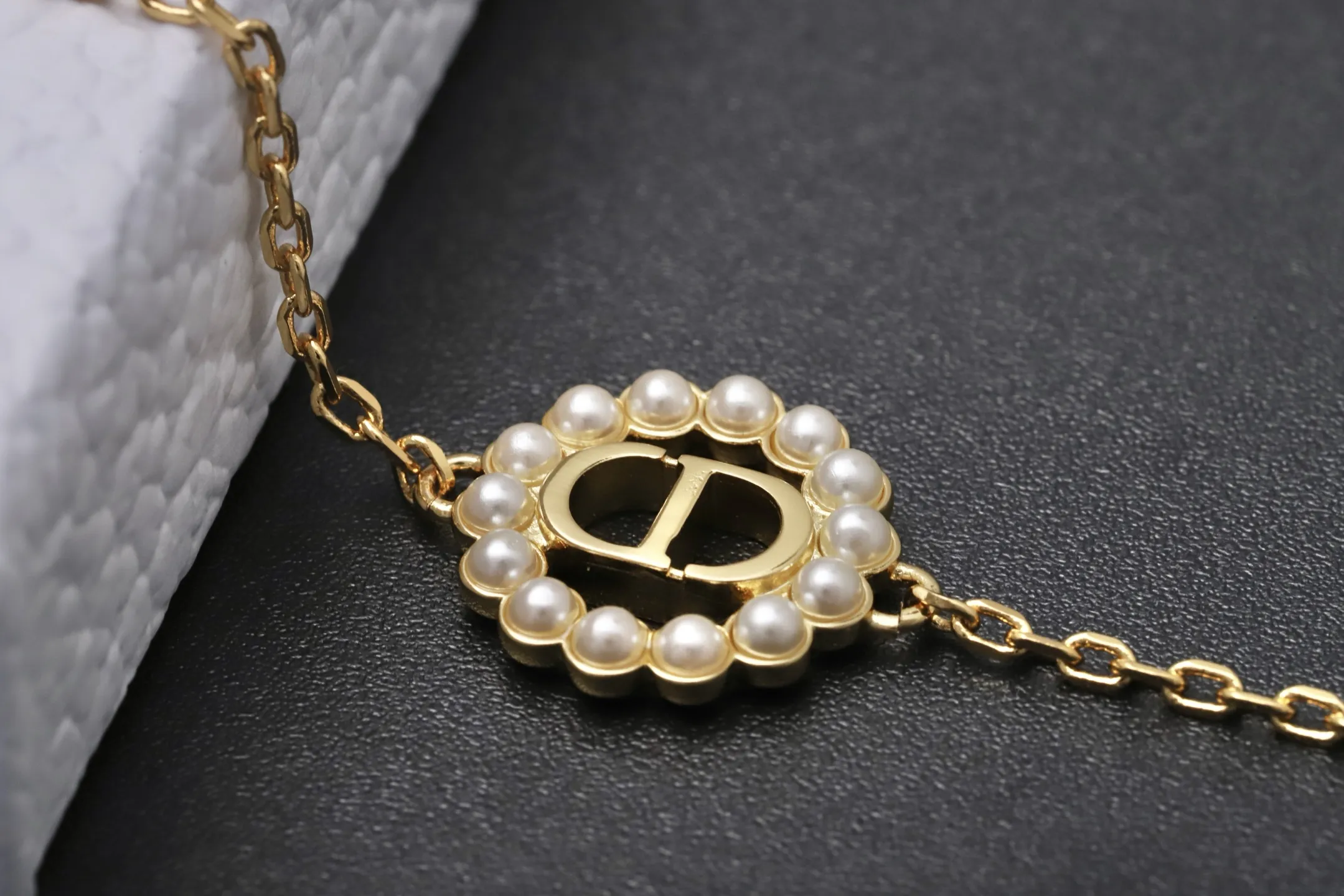 CD Logo Pearl-Embellished Chain Bracelet D13517211 — view 7