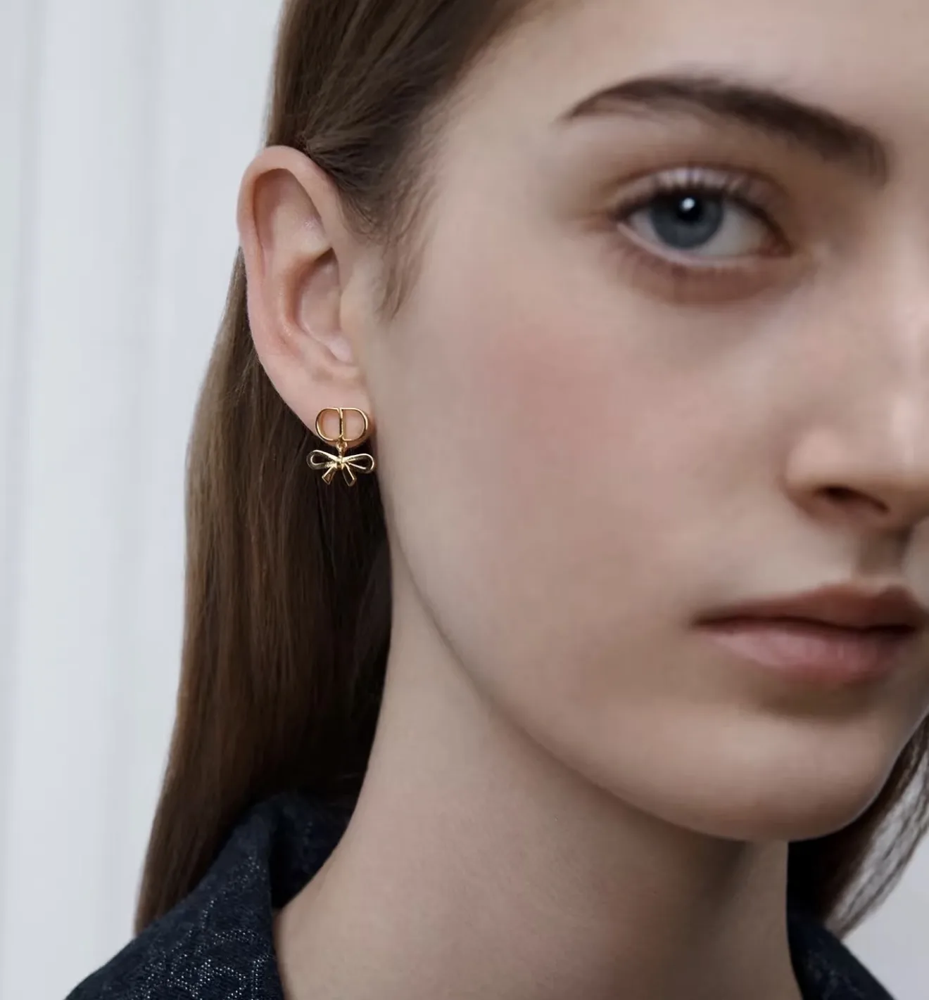 Asymmetric CD Logo Bow and Pearl Earrings D11516580 — view 8