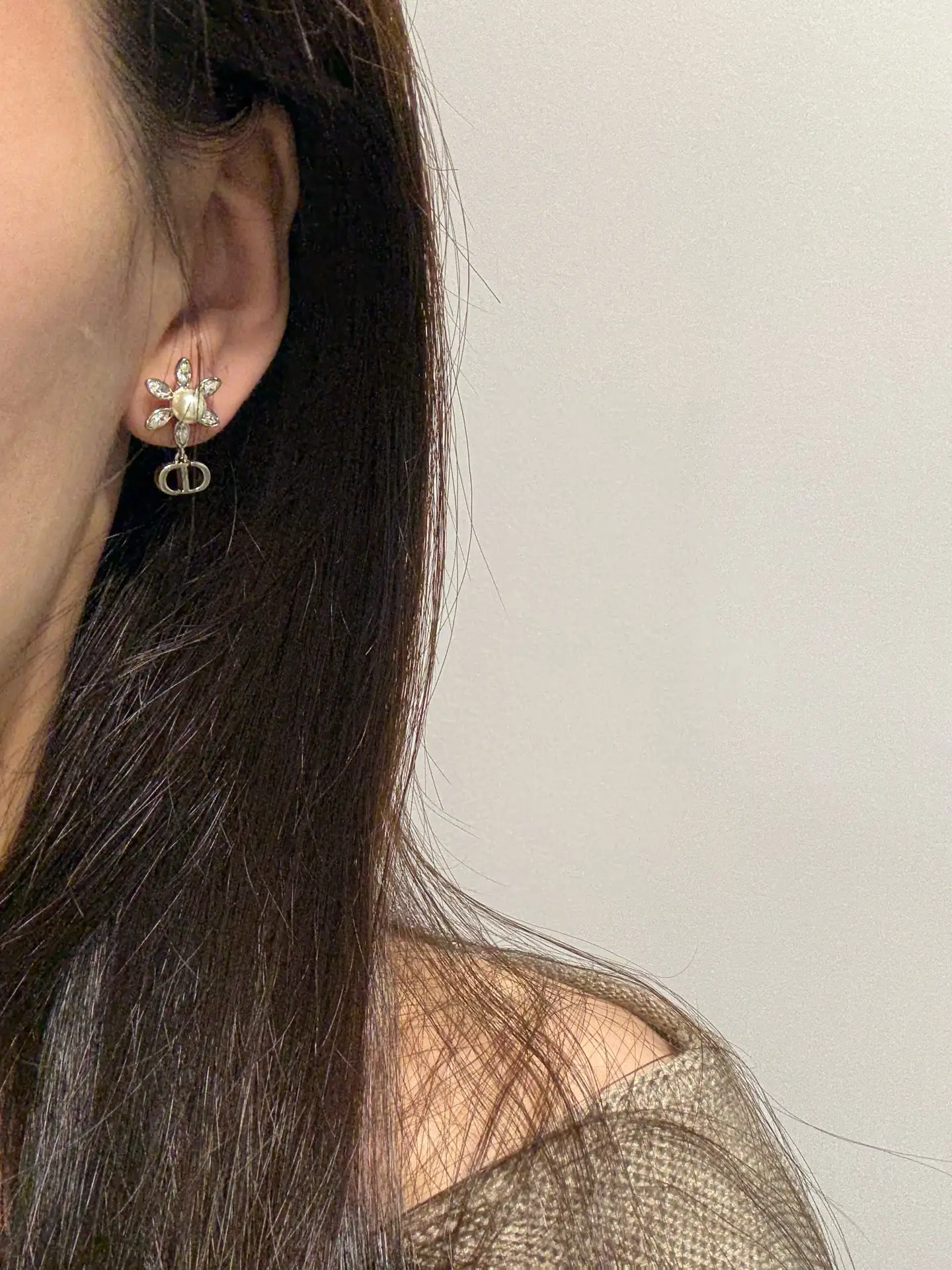 Chardons Asymmetric Floral Pearl Drop Earrings D14017483 — view 8