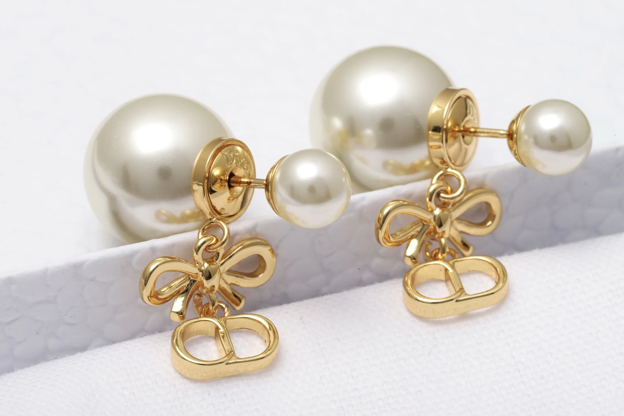 Dior Tribales Bow and CD Pendant Earrings D12016581 — view 3