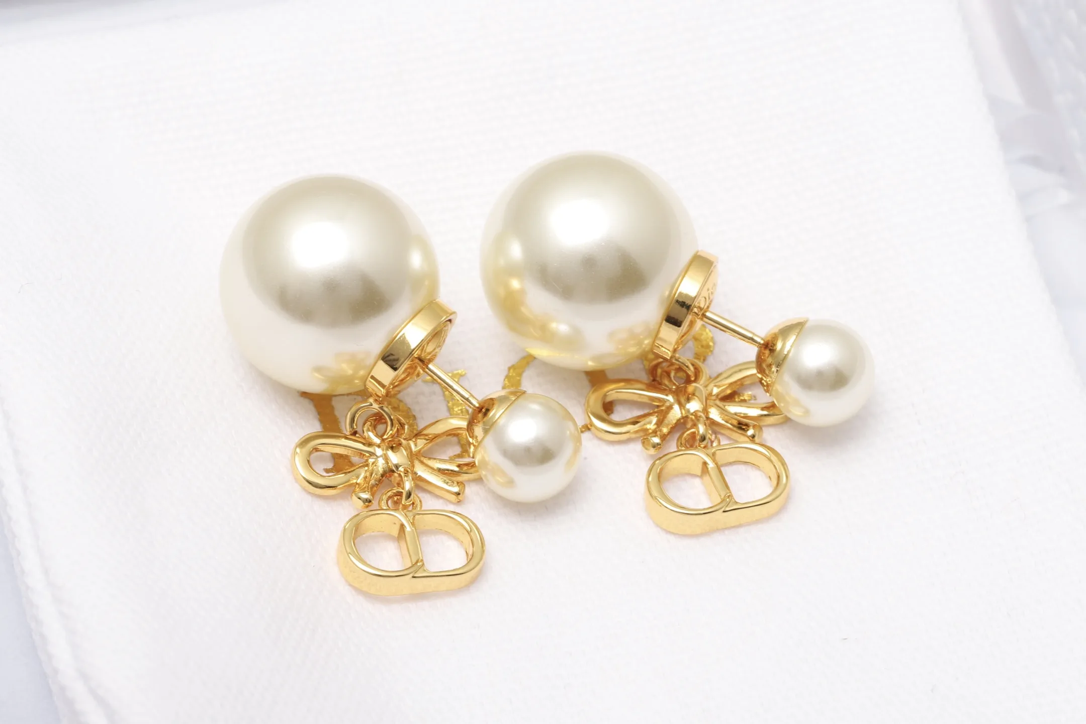 Dior Tribales Bow and CD Pendant Earrings D12016581 — view 4
