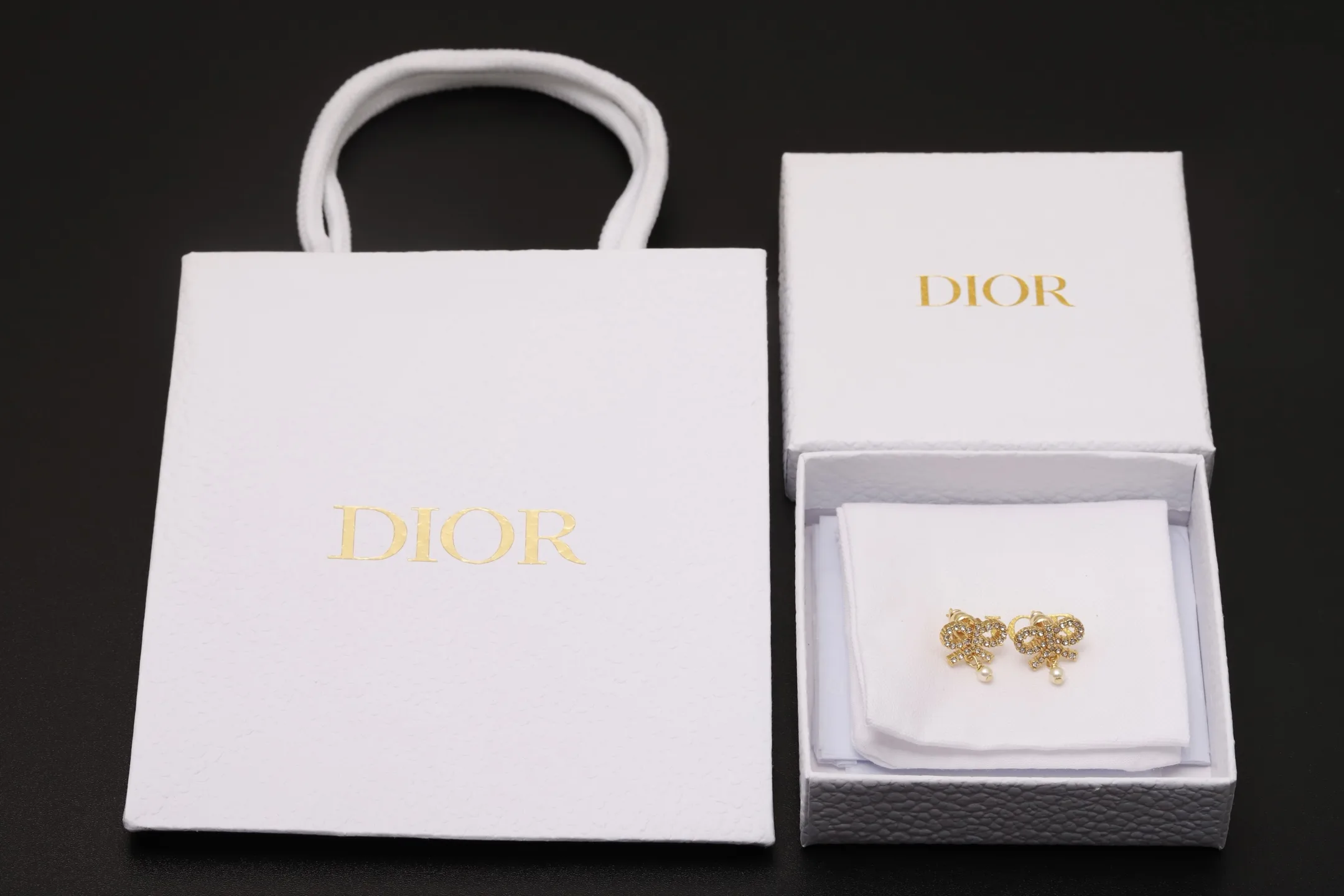 Le Nceud de Dior Bow Earrings with Resin Pearls D11017537 — view 2