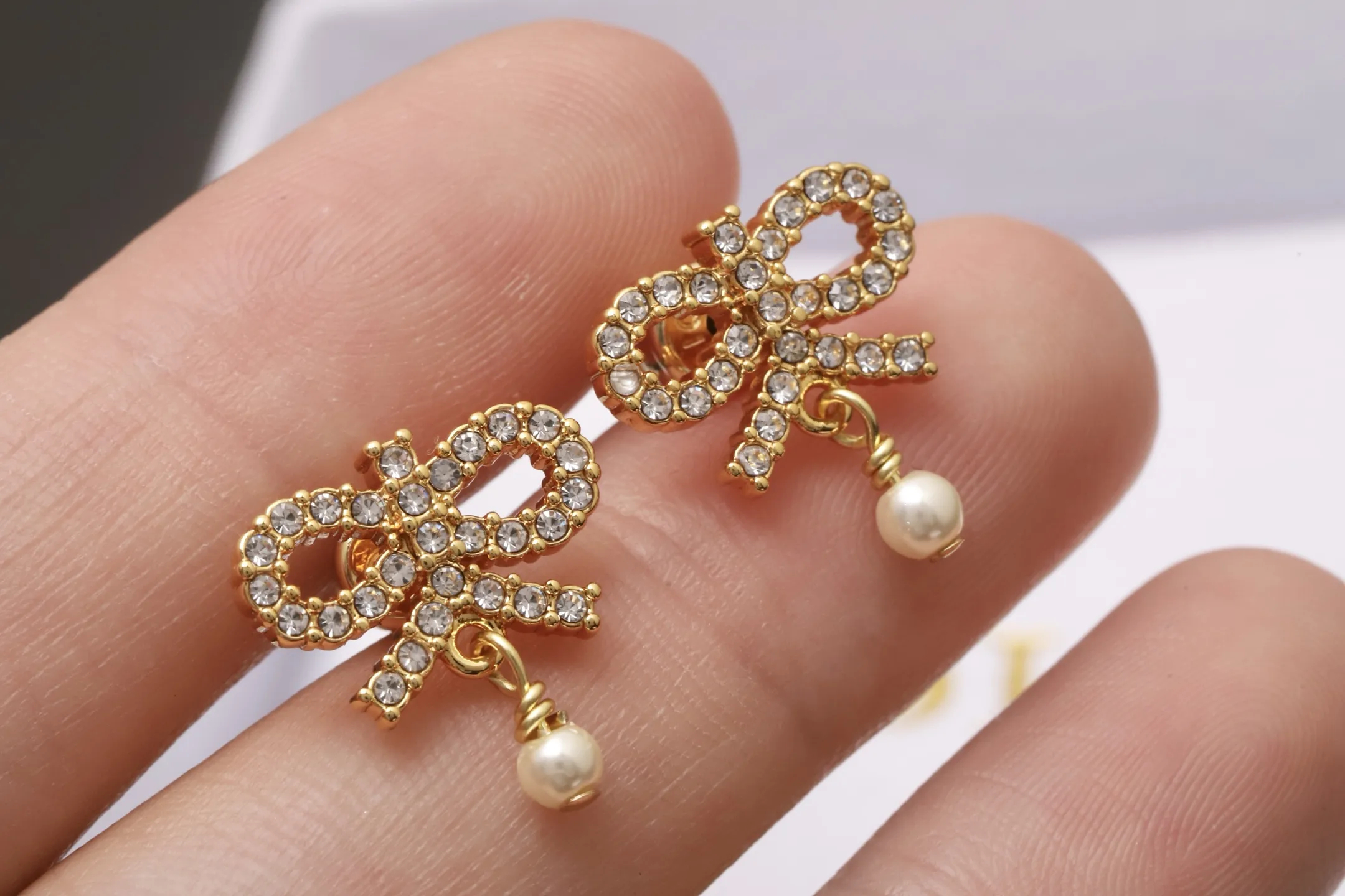 Le Nceud de Dior Bow Earrings with Resin Pearls D11017537 — view 6