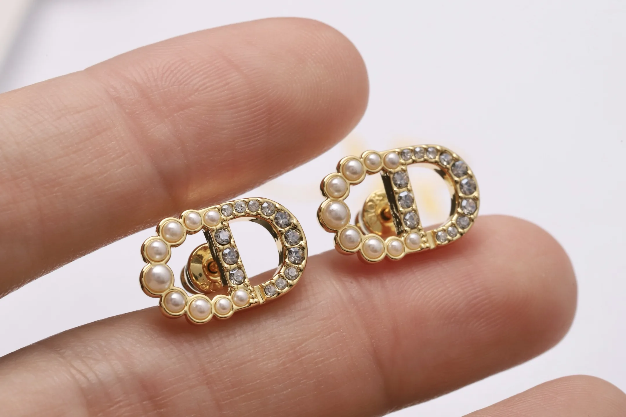 CD Logo Crystal and Resin Pearl Stud Earrings D13517196 — view 5