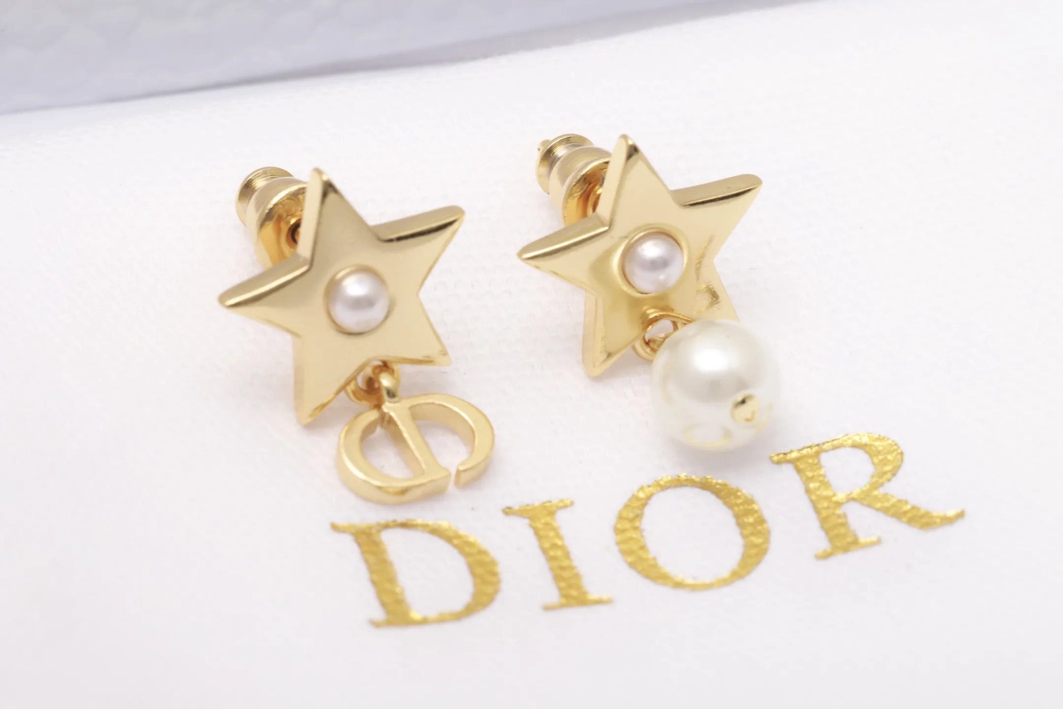 Asymmetric Star and Pearl Drop Earrings D13517610 — view 3