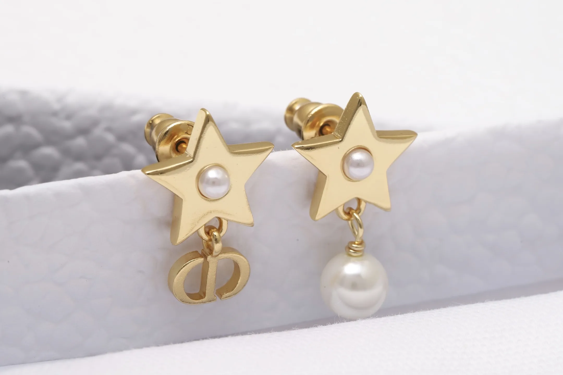 Asymmetric Star and Pearl Drop Earrings D13517610 — view 5