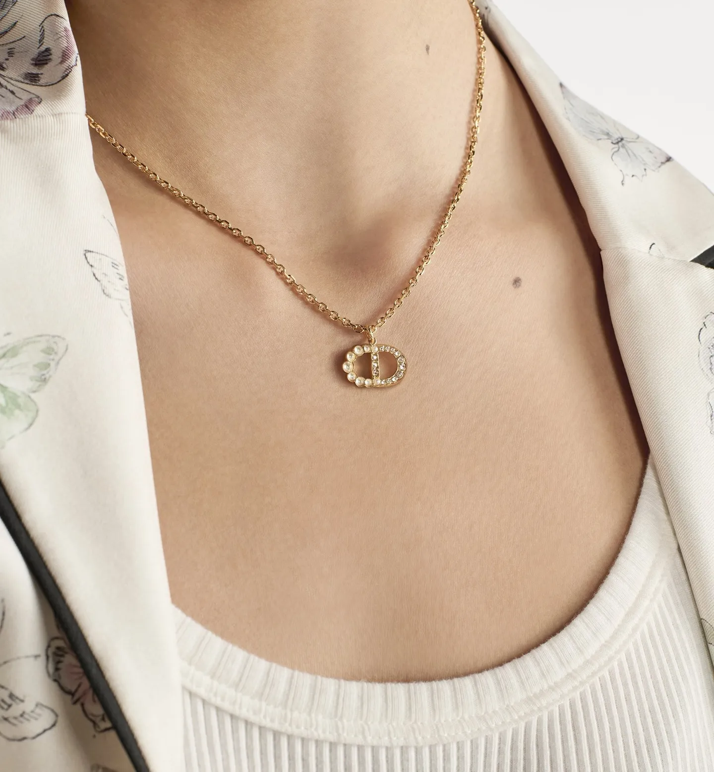 CD Logo Crystal and Resin Pearl Necklace D14017217 — view 9