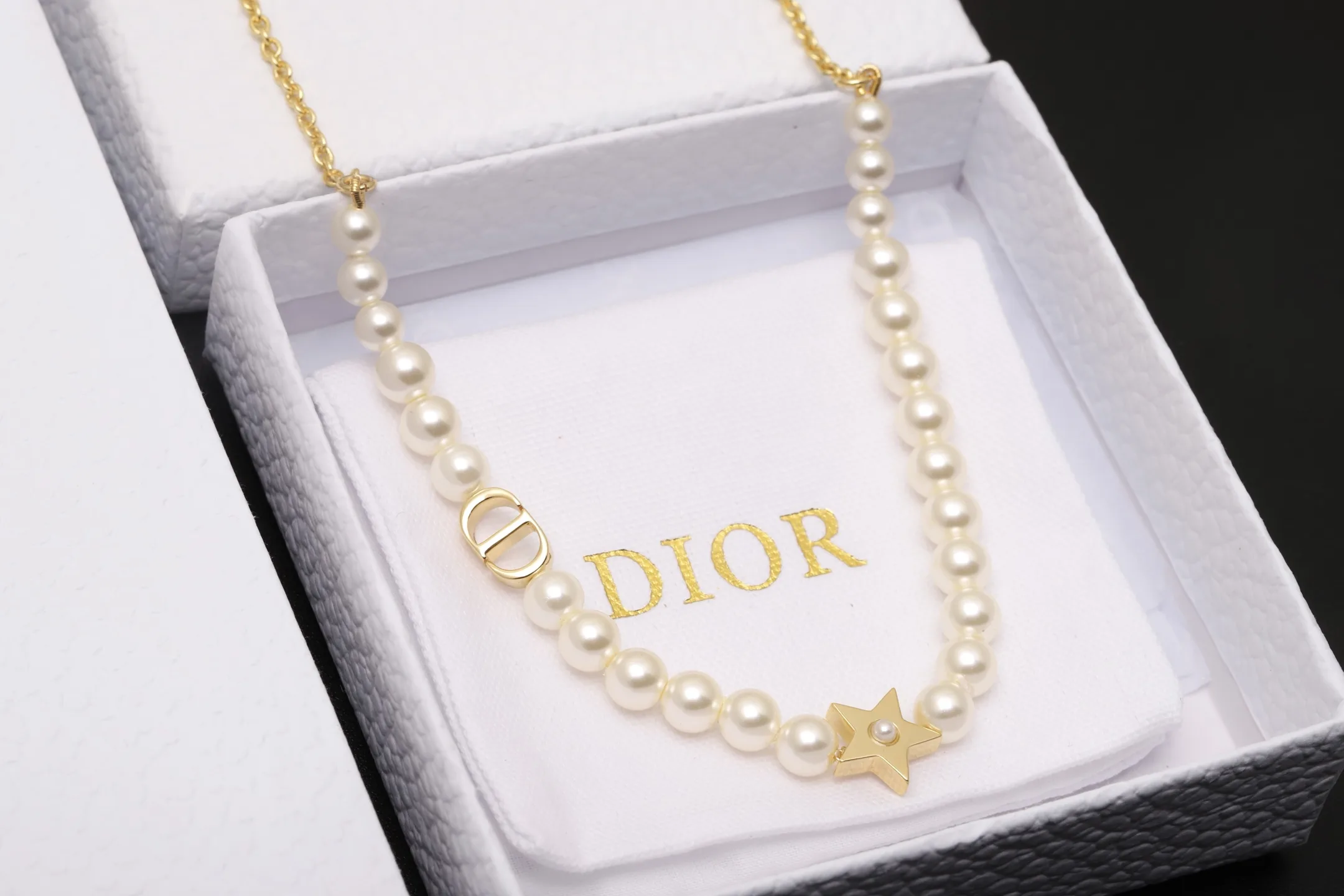 Star and CD Logo Resin Pearl Necklace D15017509 — view 3