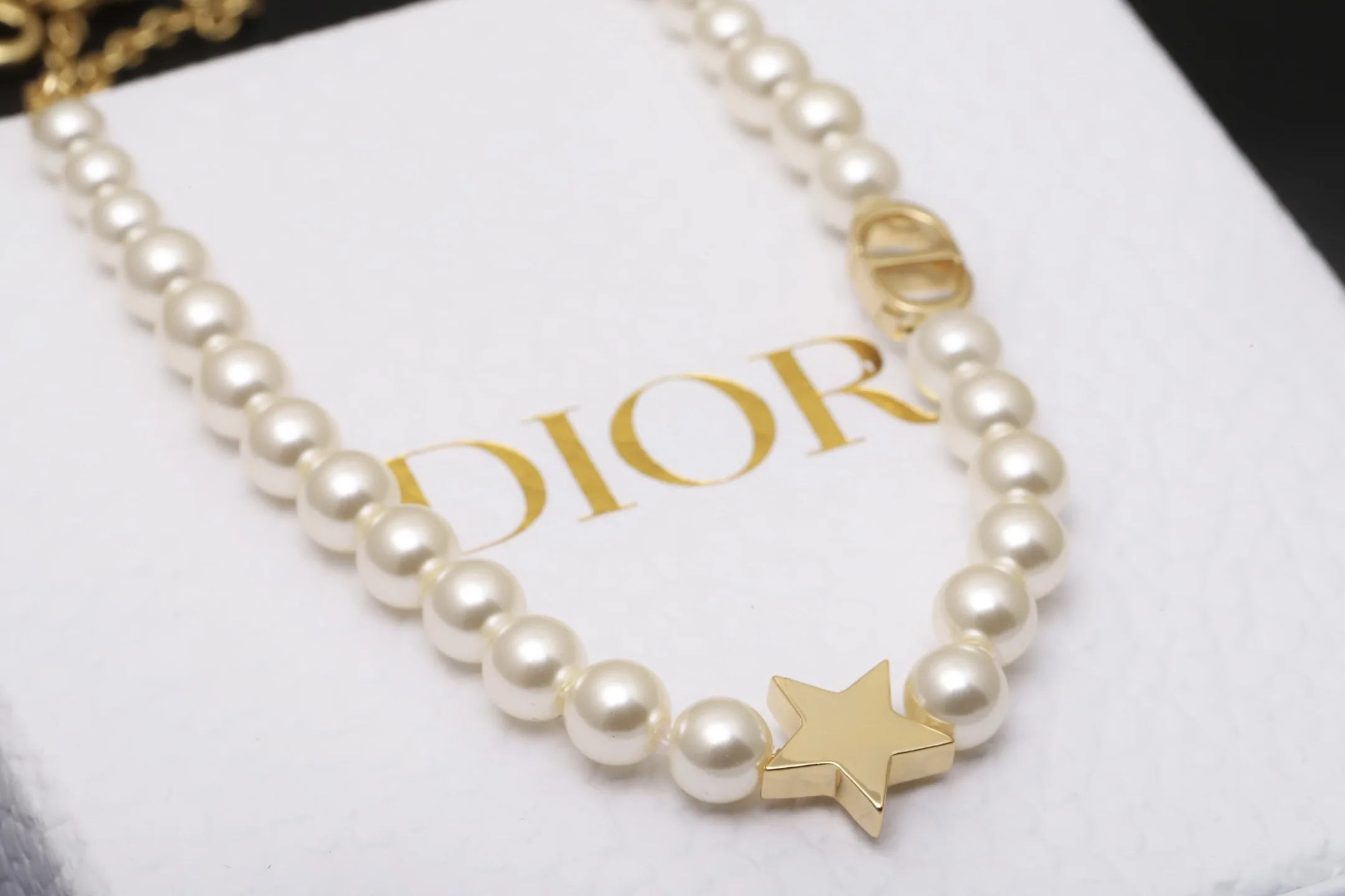 Star and CD Logo Resin Pearl Necklace D15017509 — view 4