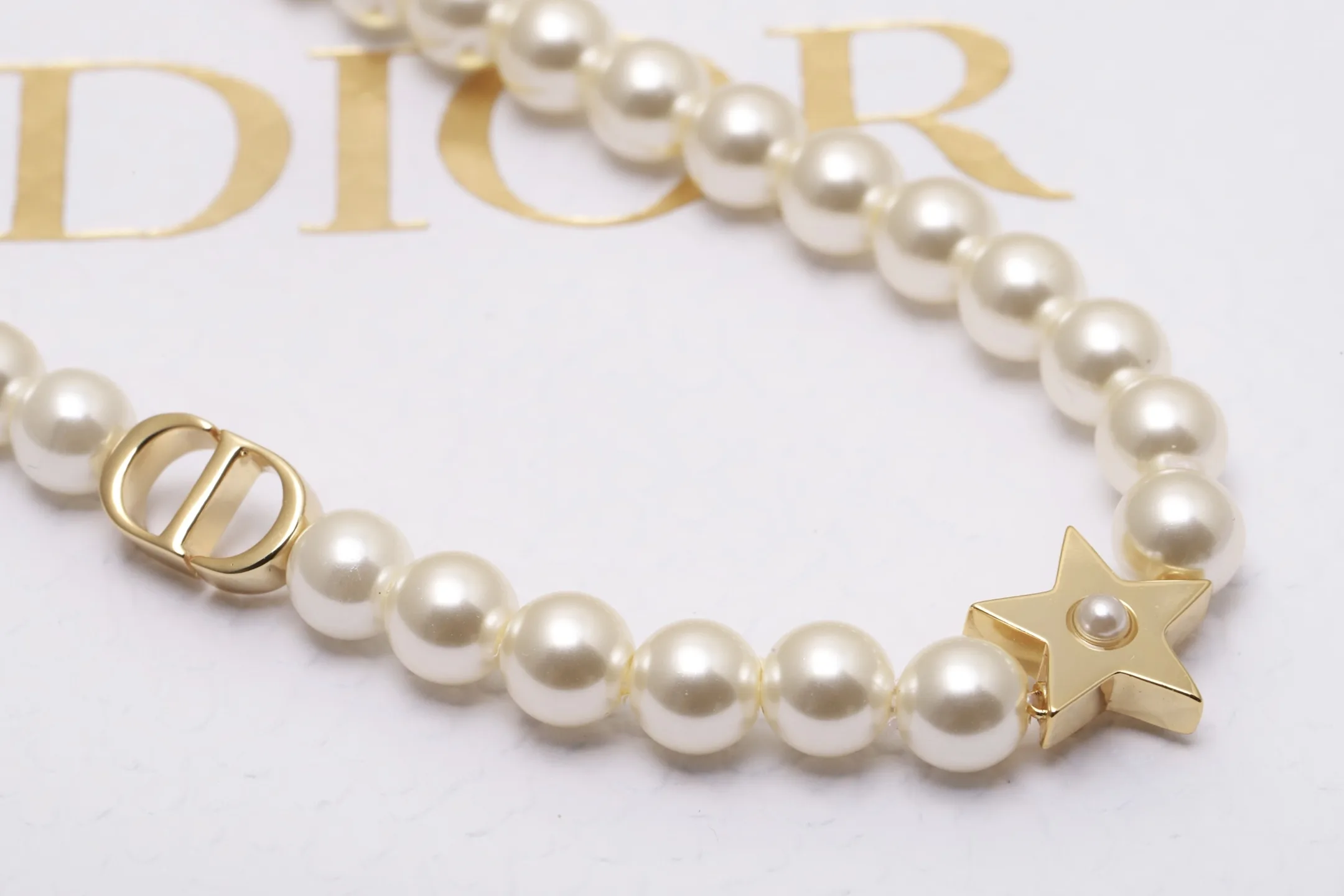 Star and CD Logo Resin Pearl Necklace D15017509 — view 5