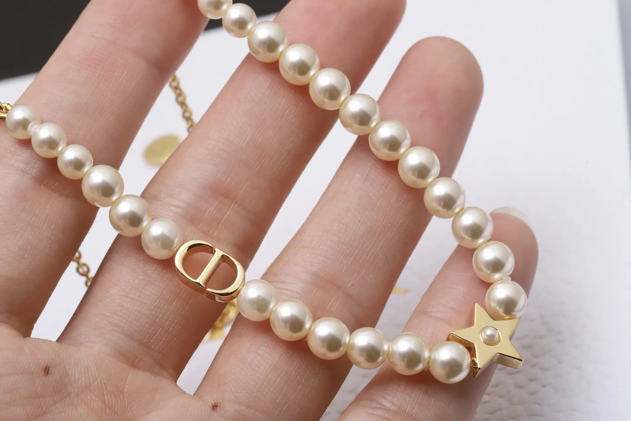 Star and CD Logo Resin Pearl Necklace D15017509 — view 6