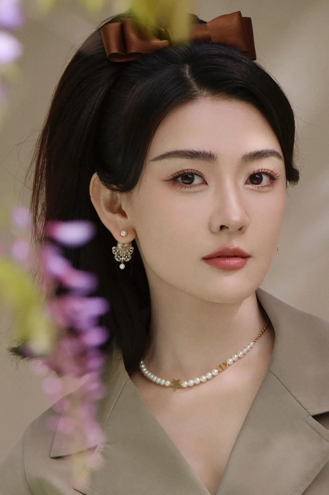 Star and CD Logo Resin Pearl Necklace D15017509 — view 9