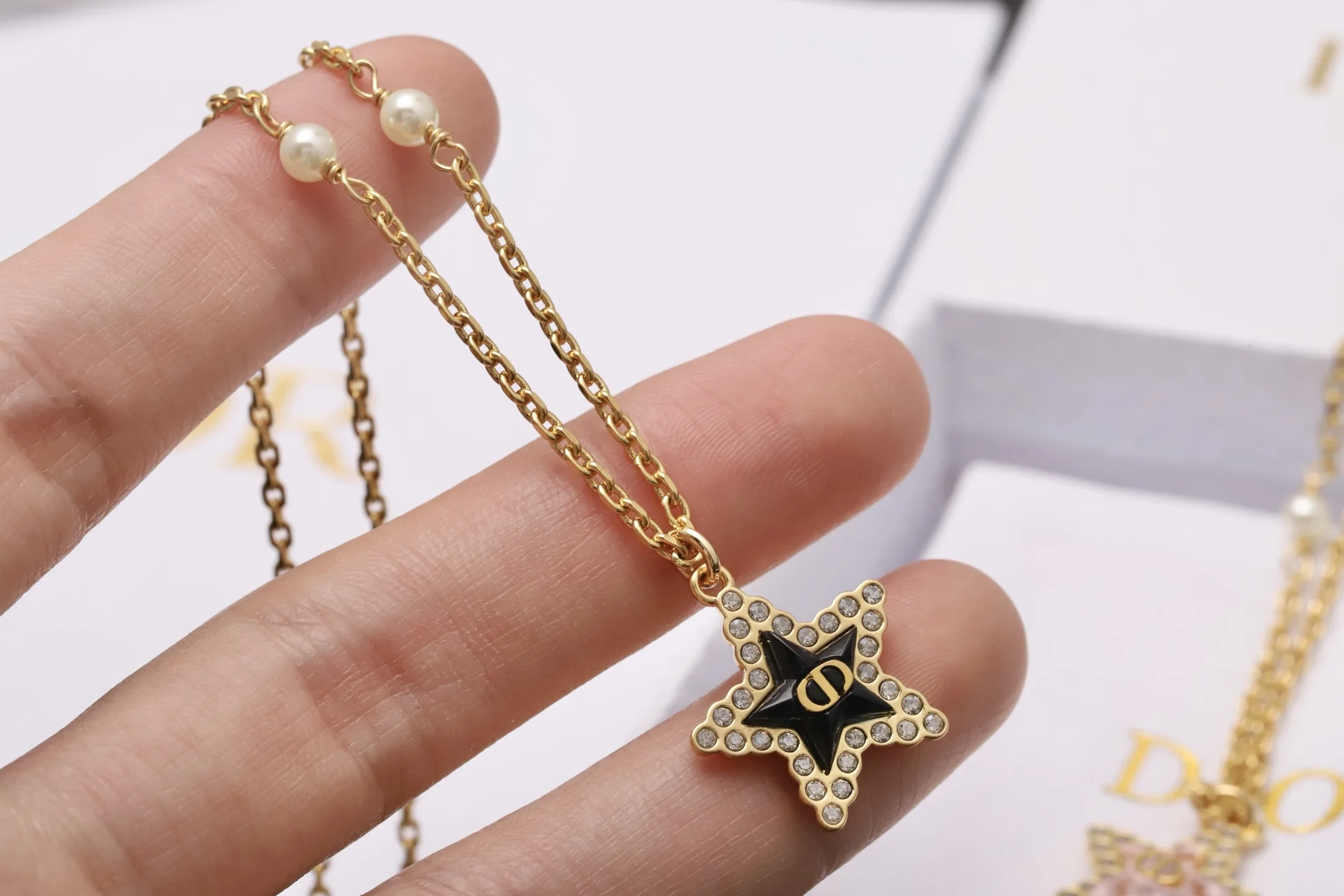 Star Pendant Crystal Necklace D14017221 — view 4