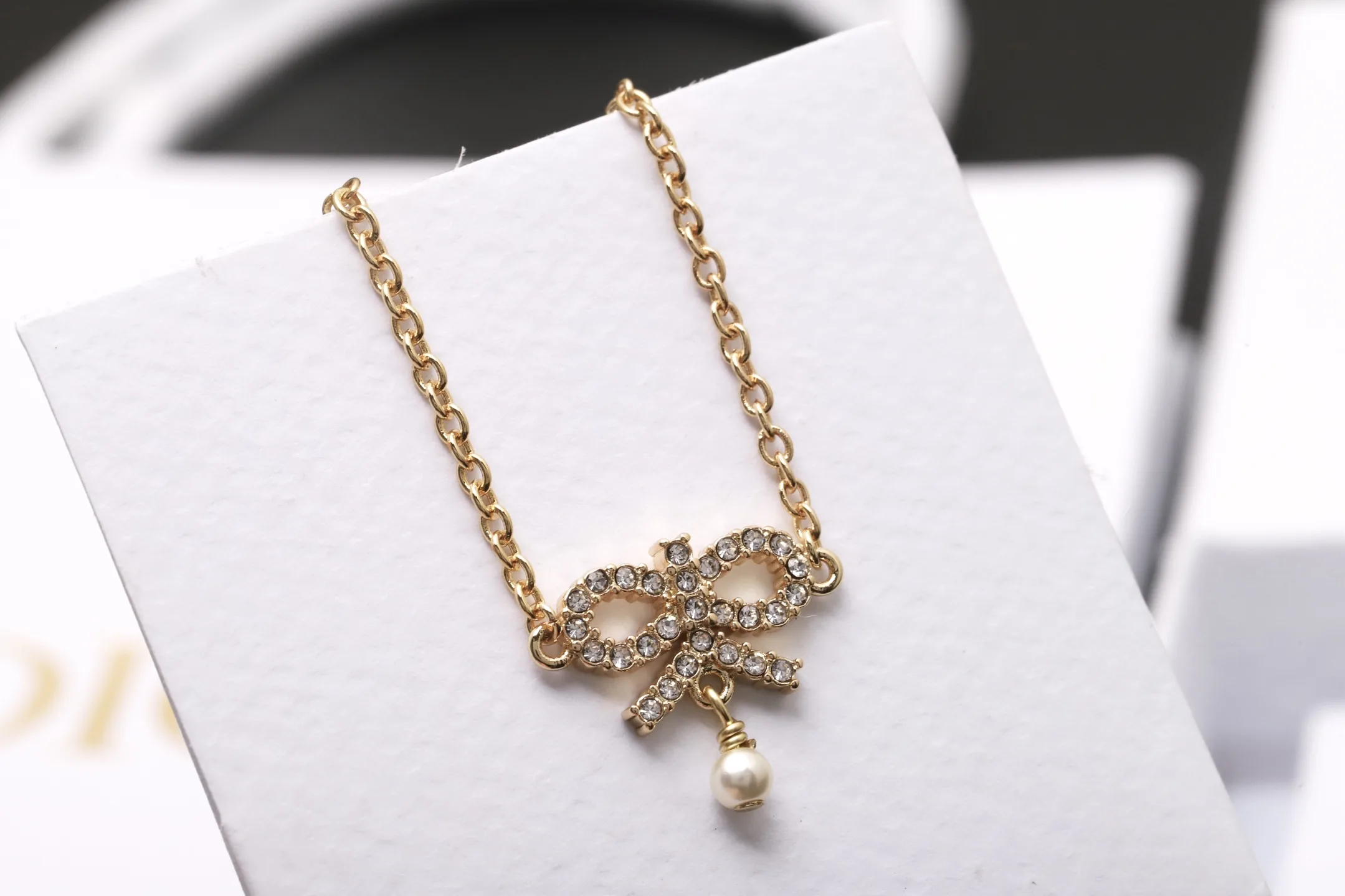 Le Nœud de Dior Bow Pendant Necklace D11517528 — view 3